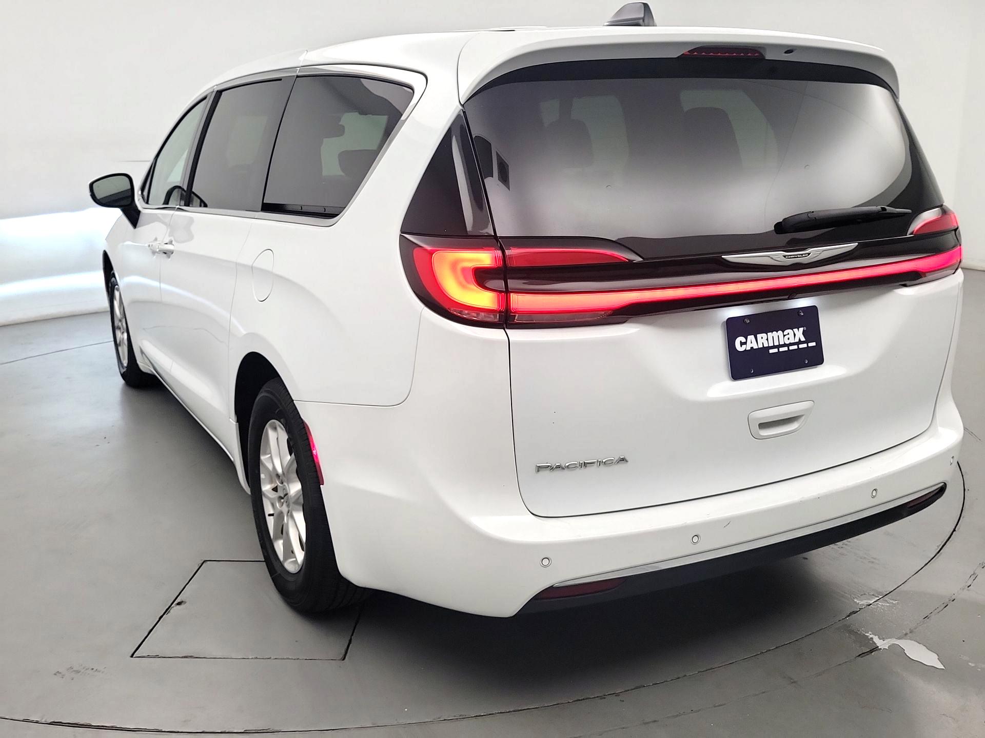 Thumbnail: 2023 Chrysler Pacifica - 7