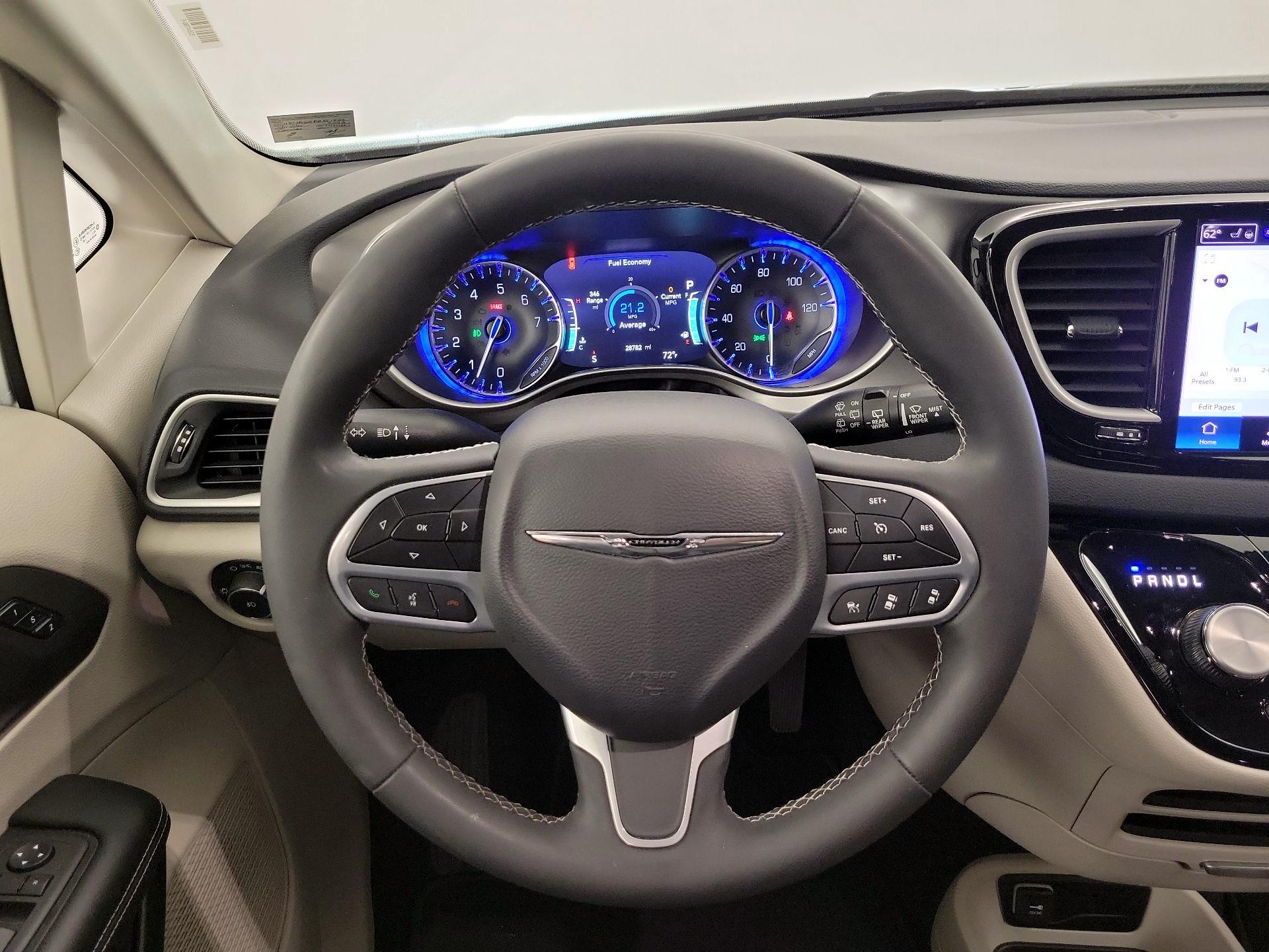 Thumbnail: 2023 Chrysler Pacifica - 10