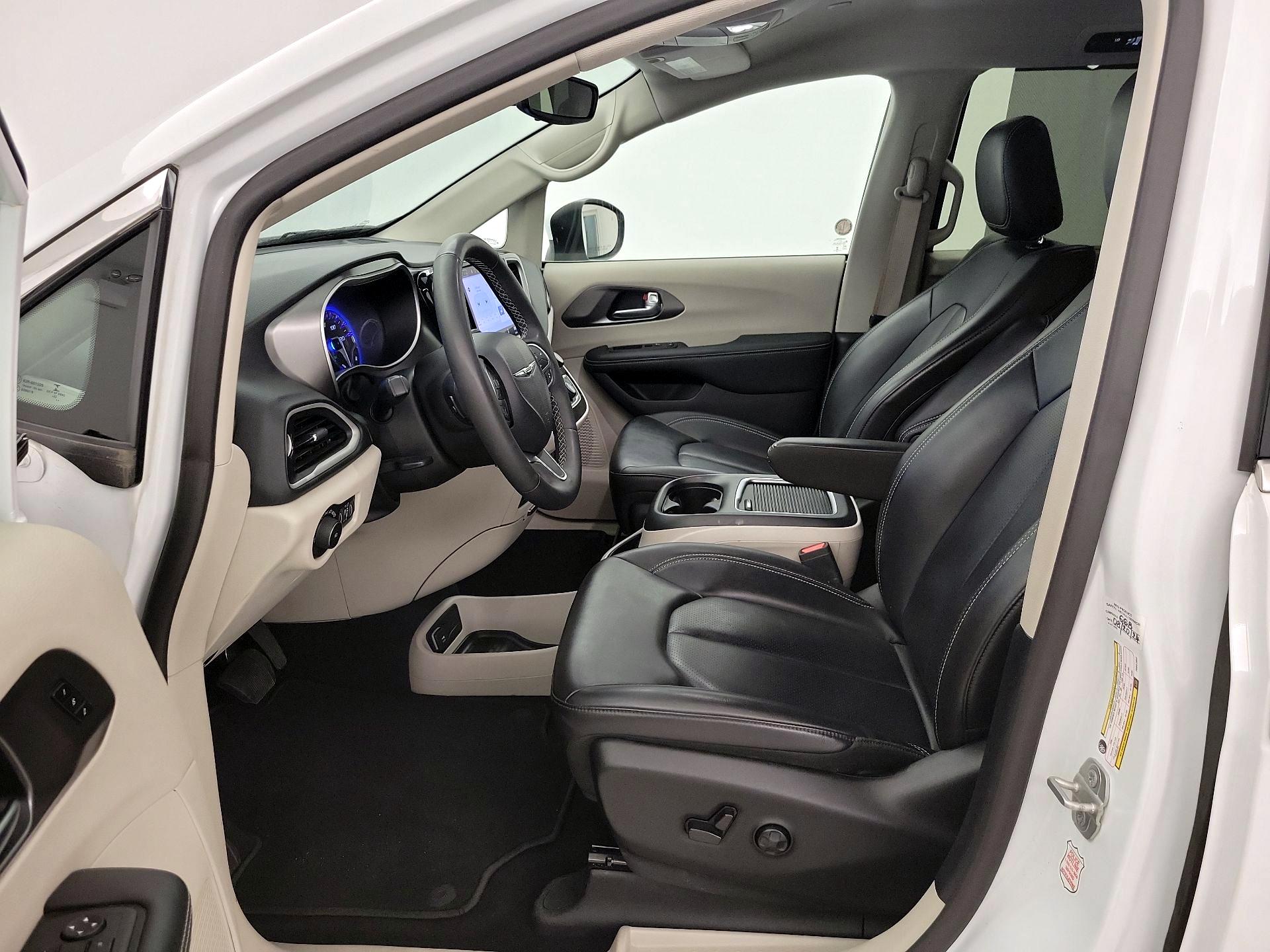 Thumbnail: 2023 Chrysler Pacifica - 11