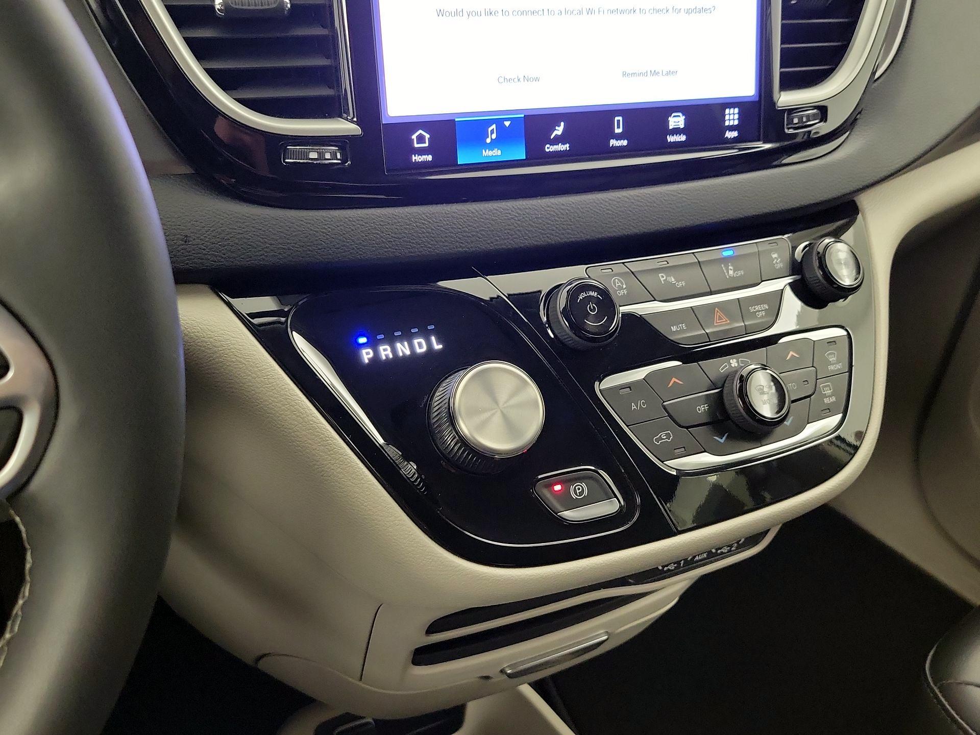 Thumbnail: 2023 Chrysler Pacifica - 17