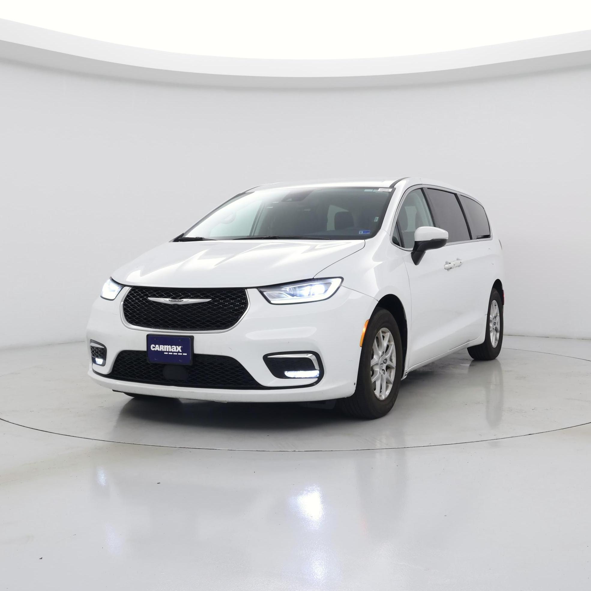 Thumbnail: 2023 Chrysler Pacifica - 4