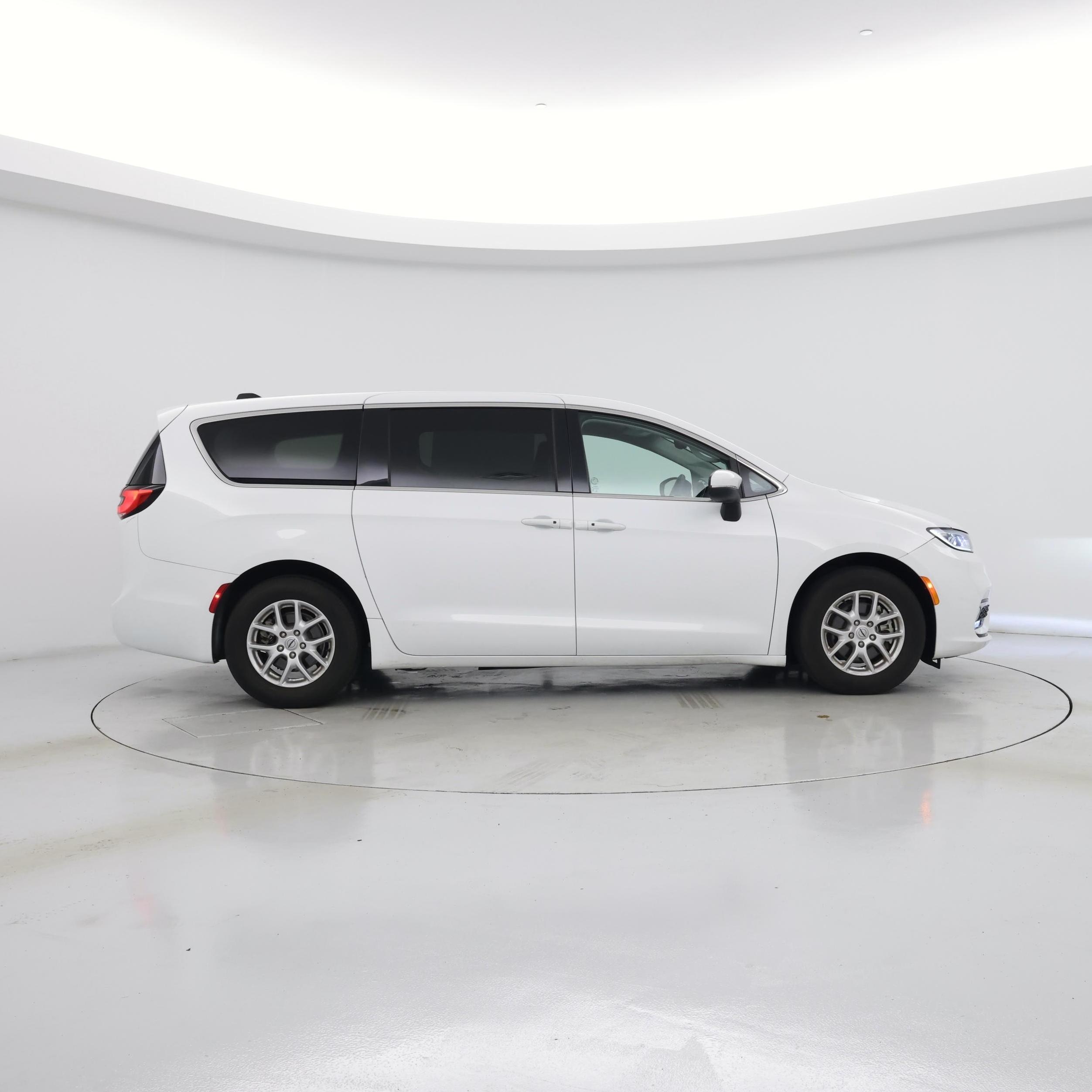 Thumbnail: 2023 Chrysler Pacifica - 7