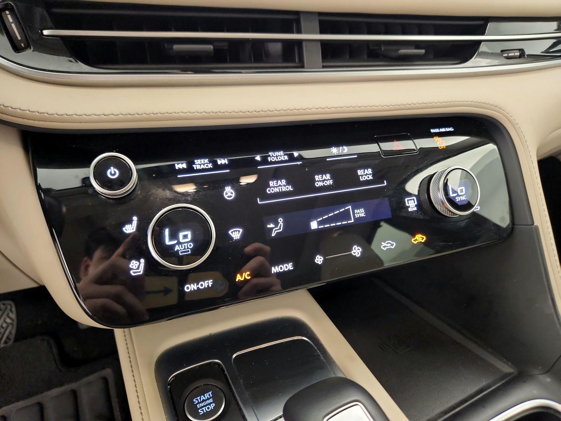 Thumbnail: 2023 INFINITI QX60 - 16