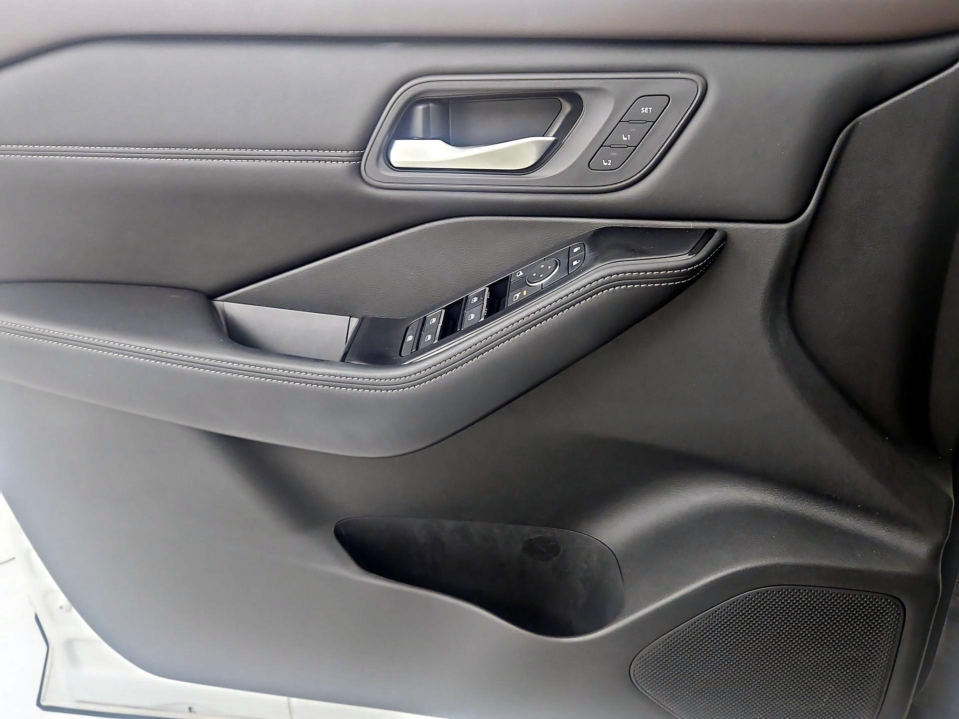 Thumbnail: 2023 Nissan Rogue - 12