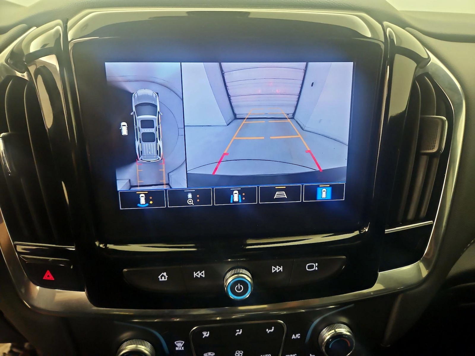 2023 Chevrolet Traverse 3LT - Photo 16
