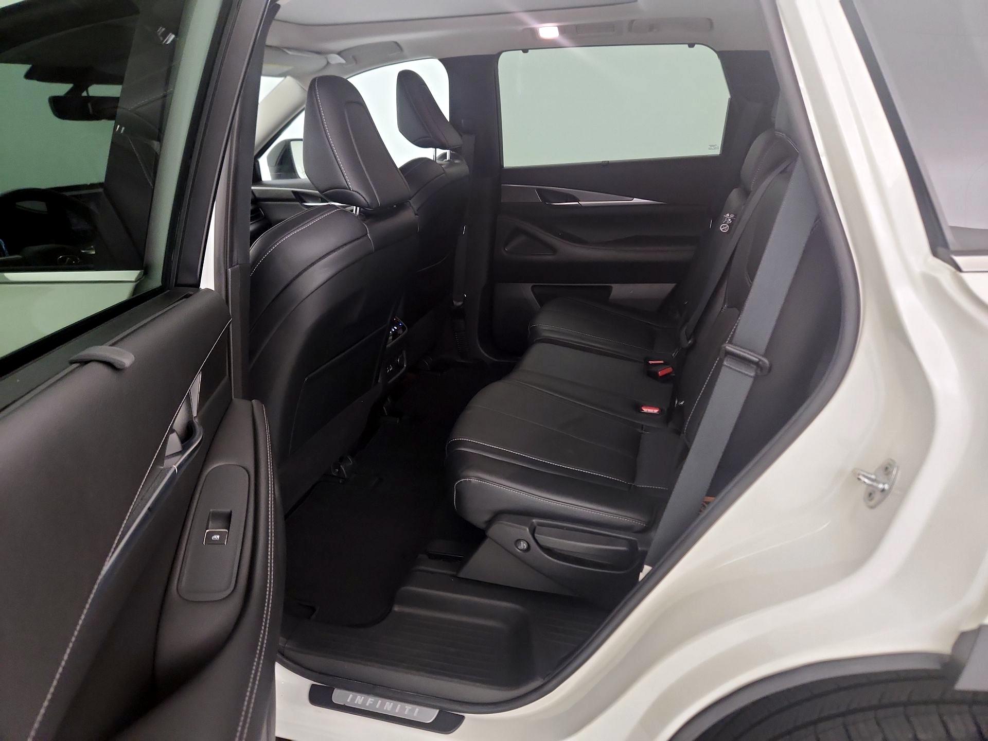 Thumbnail: 2023 INFINITI QX60 - 16