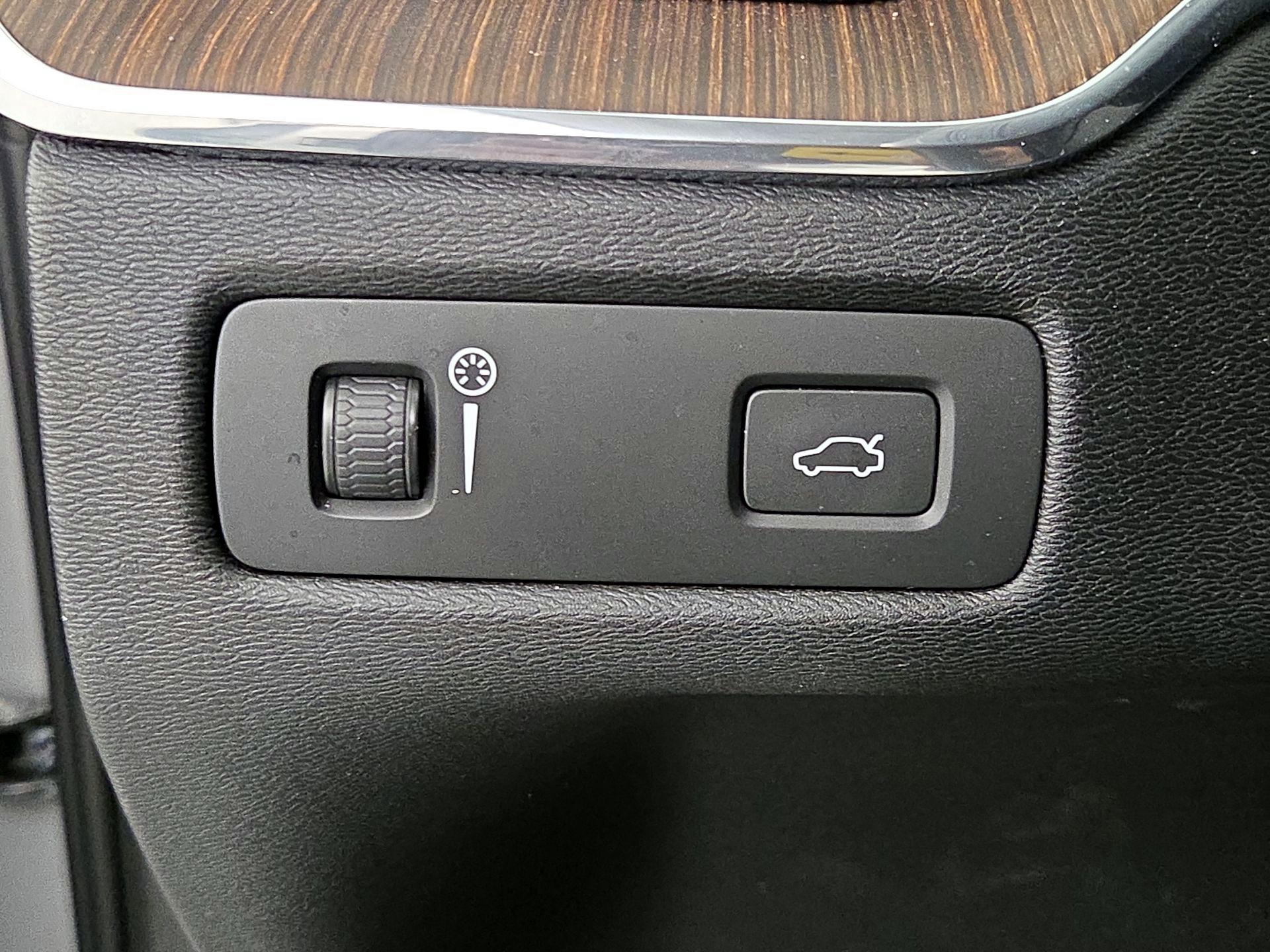 Thumbnail: 2021 Volvo XC60 - 13