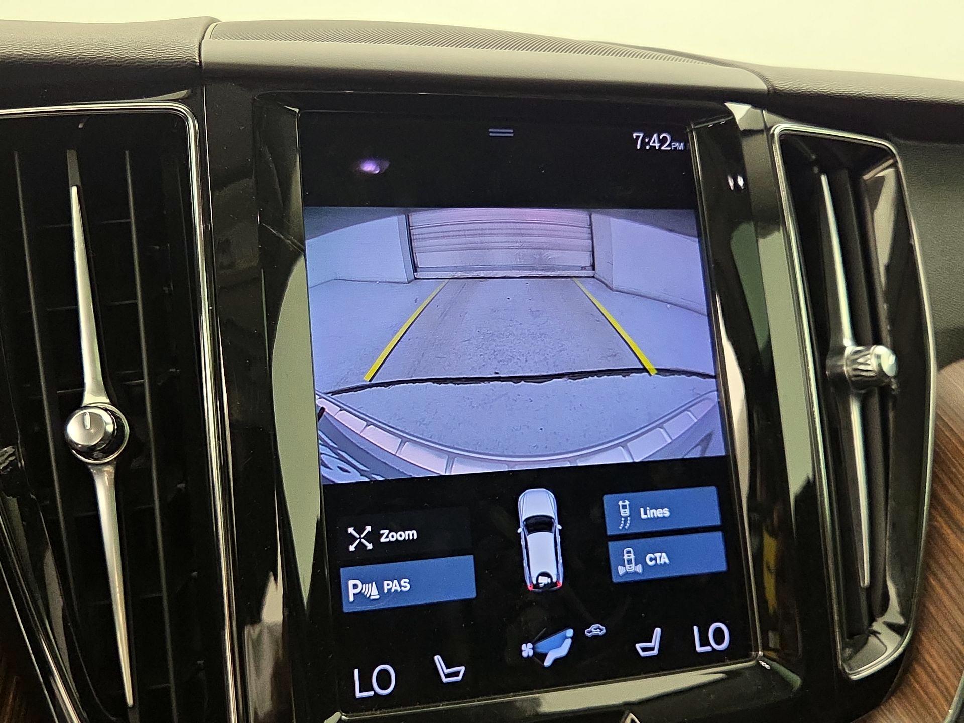 Thumbnail: 2021 Volvo XC60 - 15