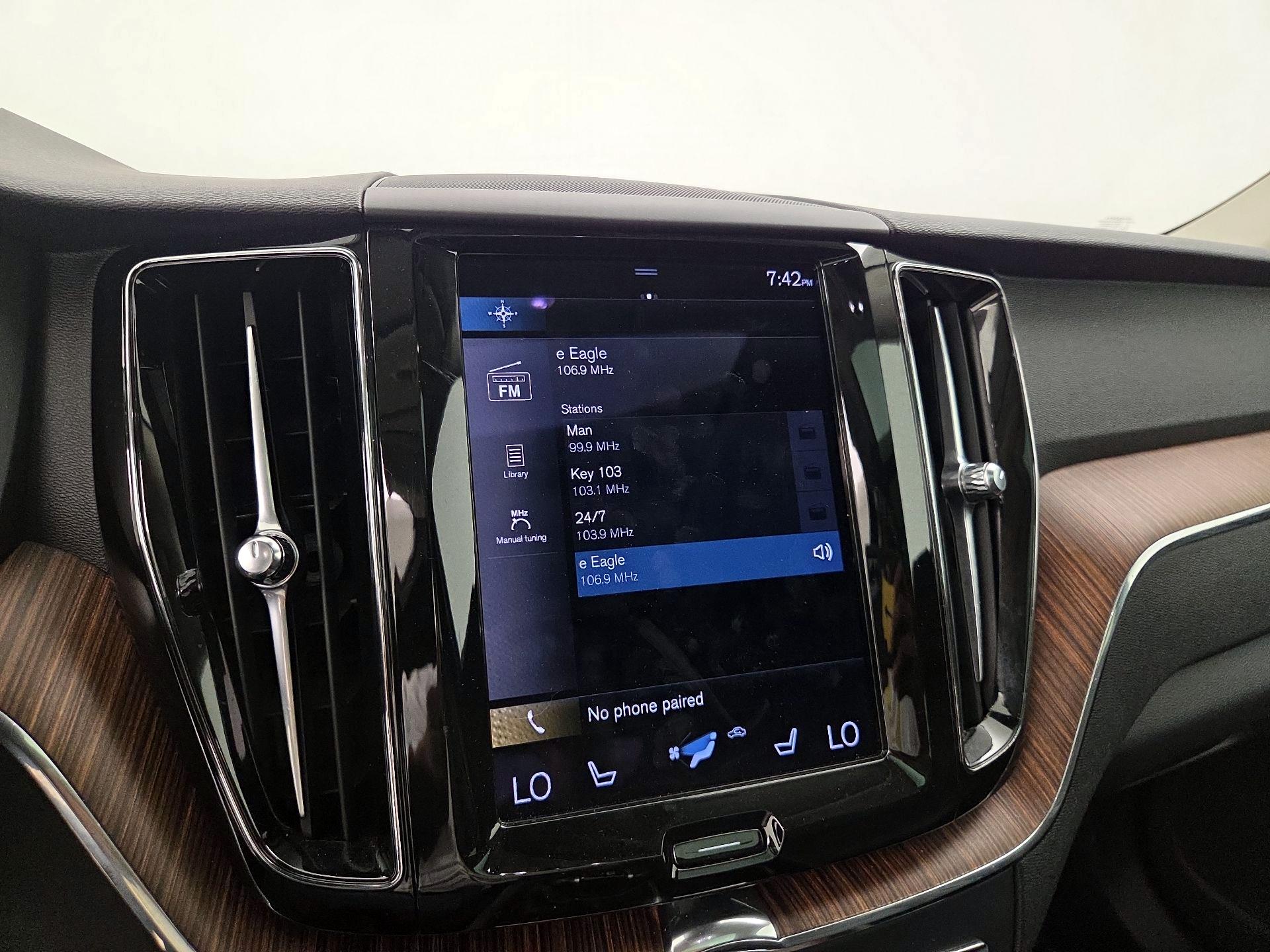 Thumbnail: 2021 Volvo XC60 - 16