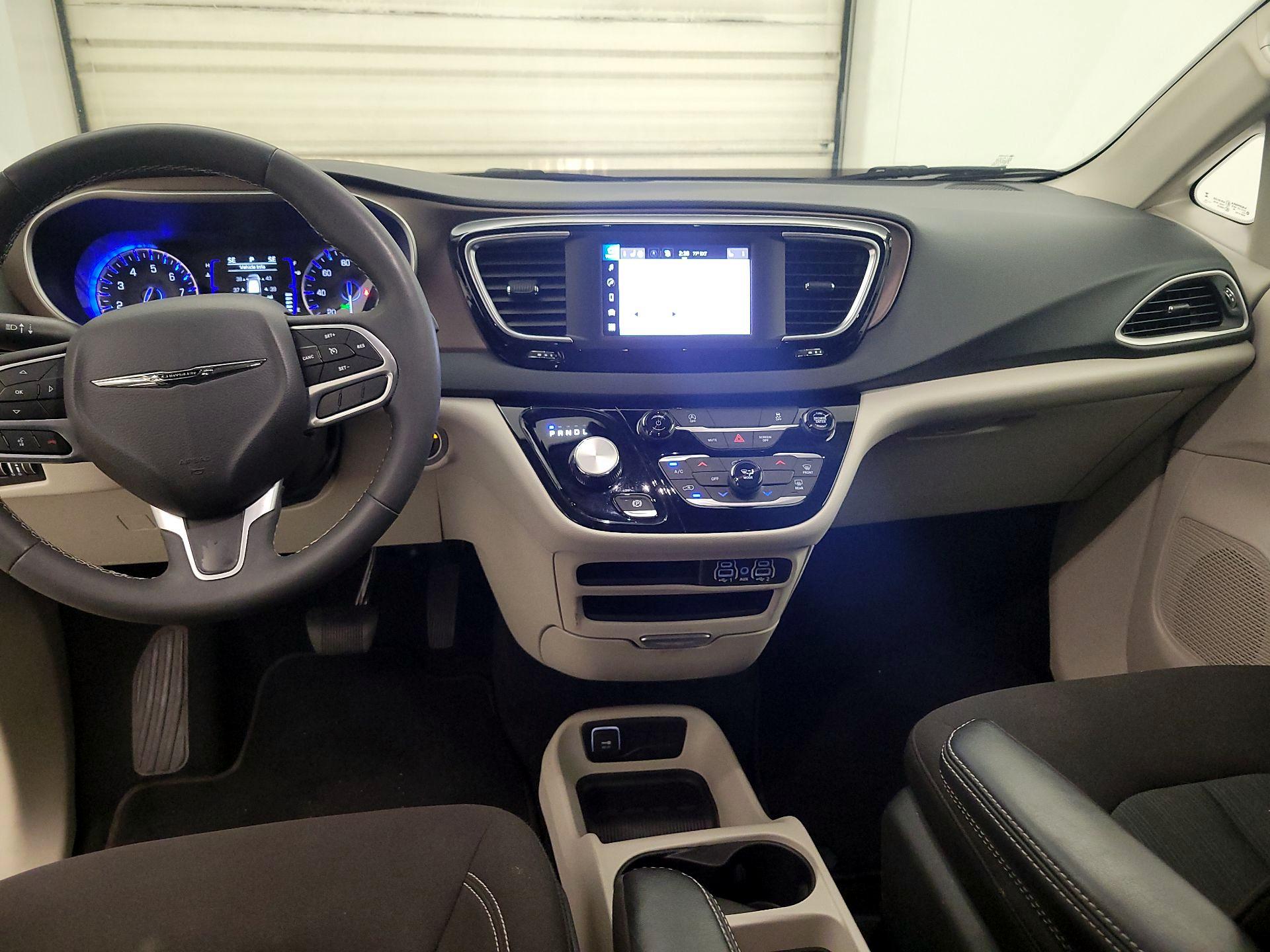 Thumbnail: 2023 Chrysler Voyager - 9