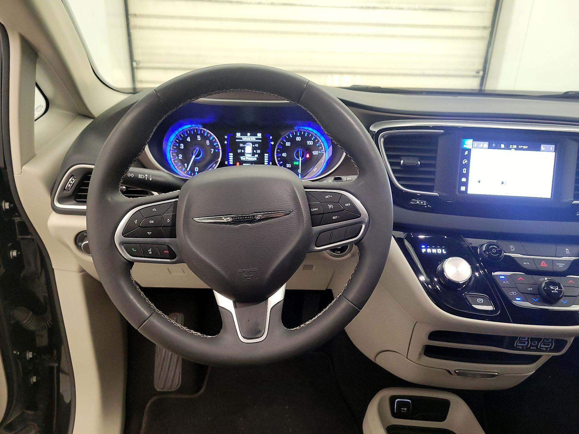 Thumbnail: 2023 Chrysler Voyager - 10