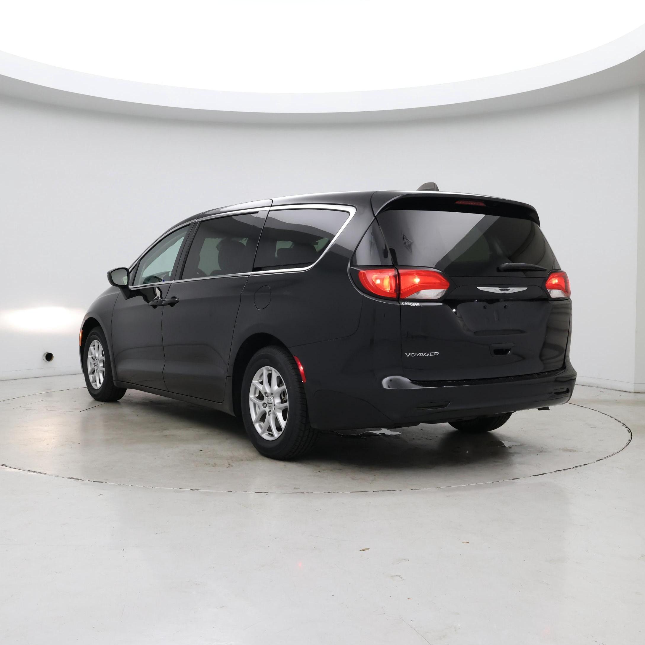 Thumbnail: 2023 Chrysler Voyager - 2