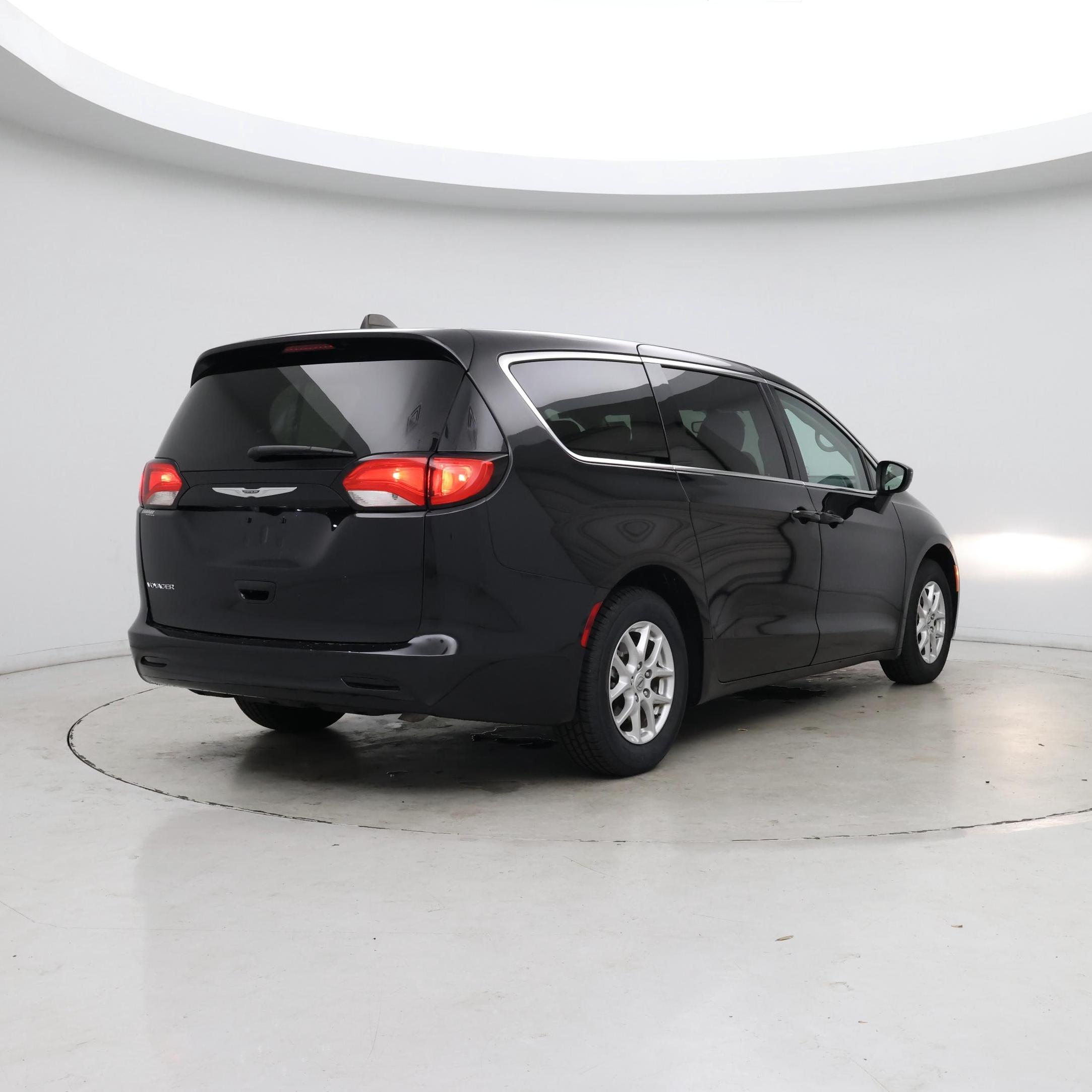Thumbnail: 2023 Chrysler Voyager - 8