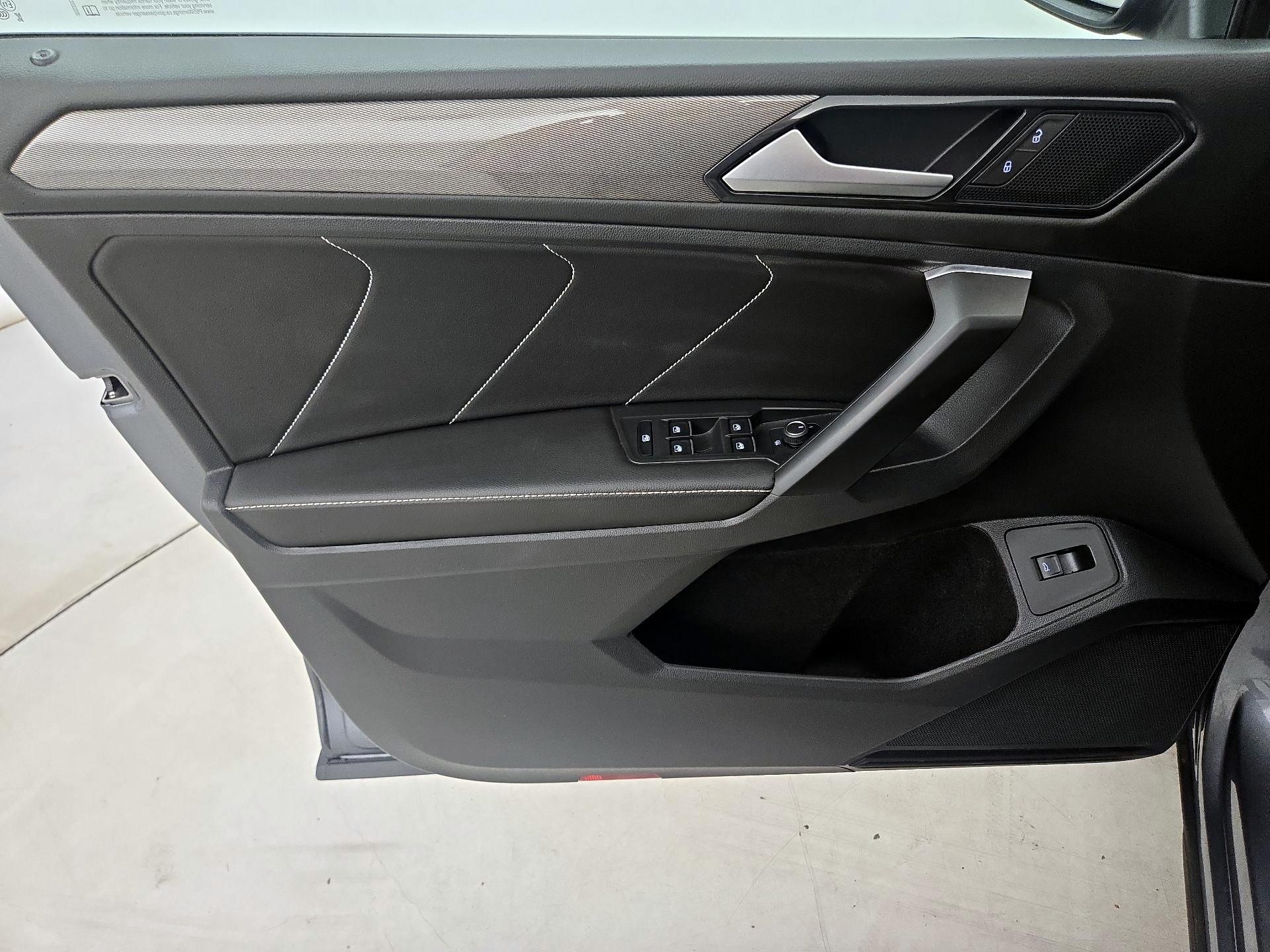 Thumbnail: 2023 Volkswagen Tiguan - 12