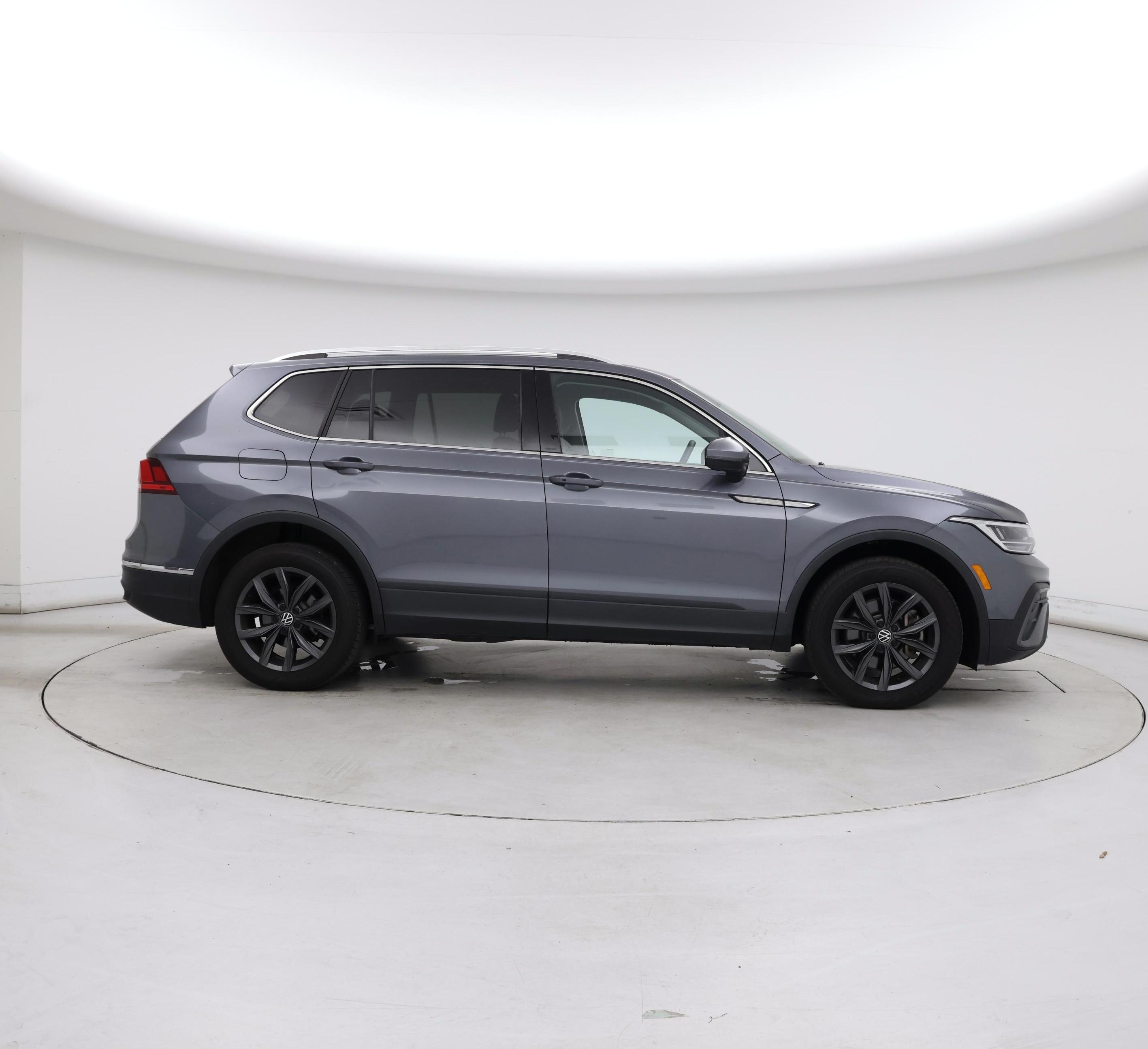 Thumbnail: 2023 Volkswagen Tiguan - 7