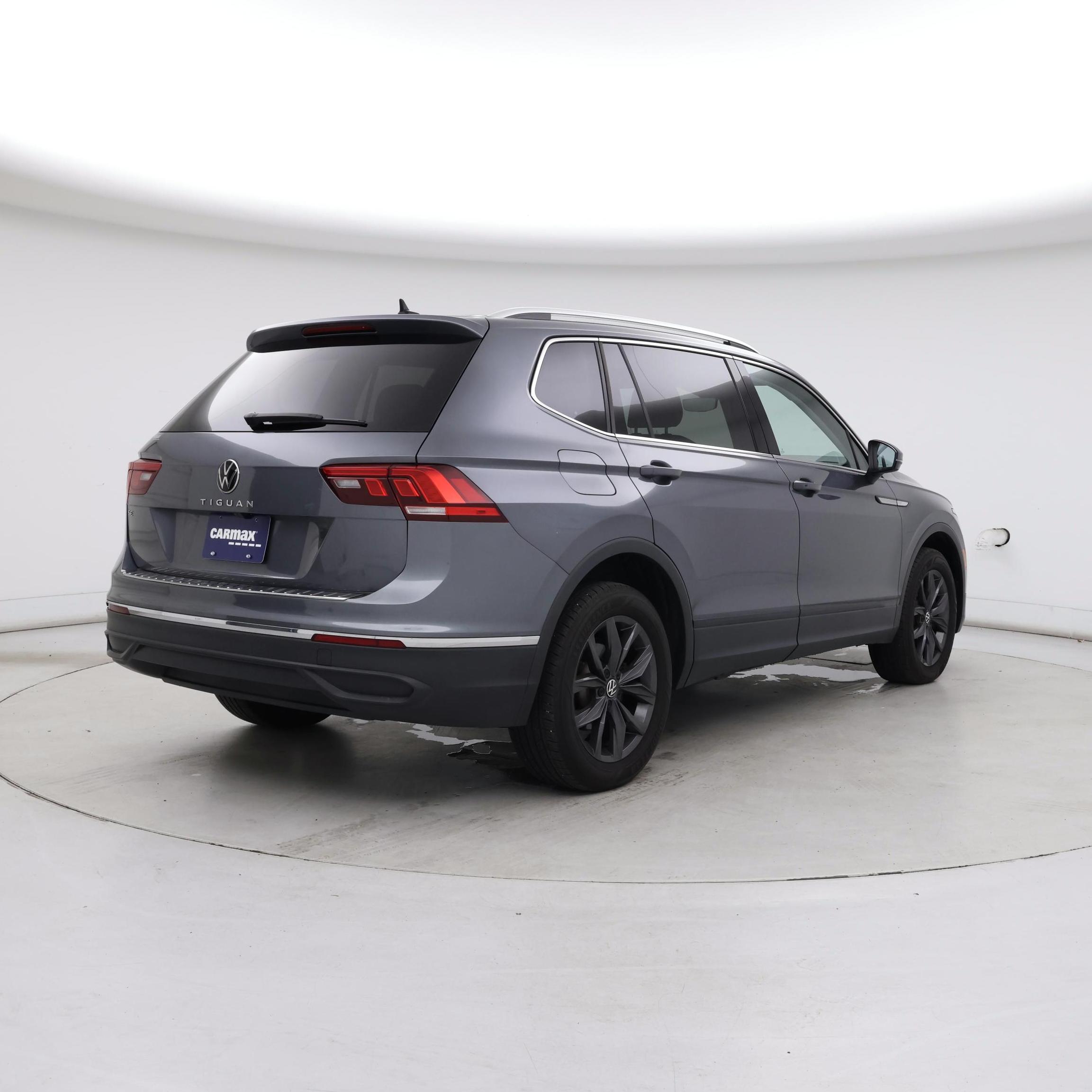Thumbnail: 2023 Volkswagen Tiguan - 8