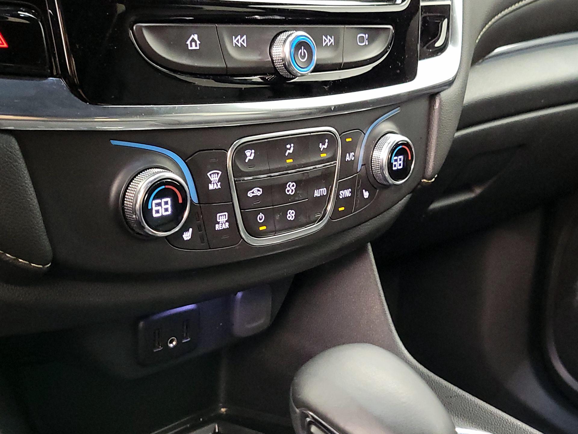 Thumbnail: 2023 Chevrolet Traverse - 16