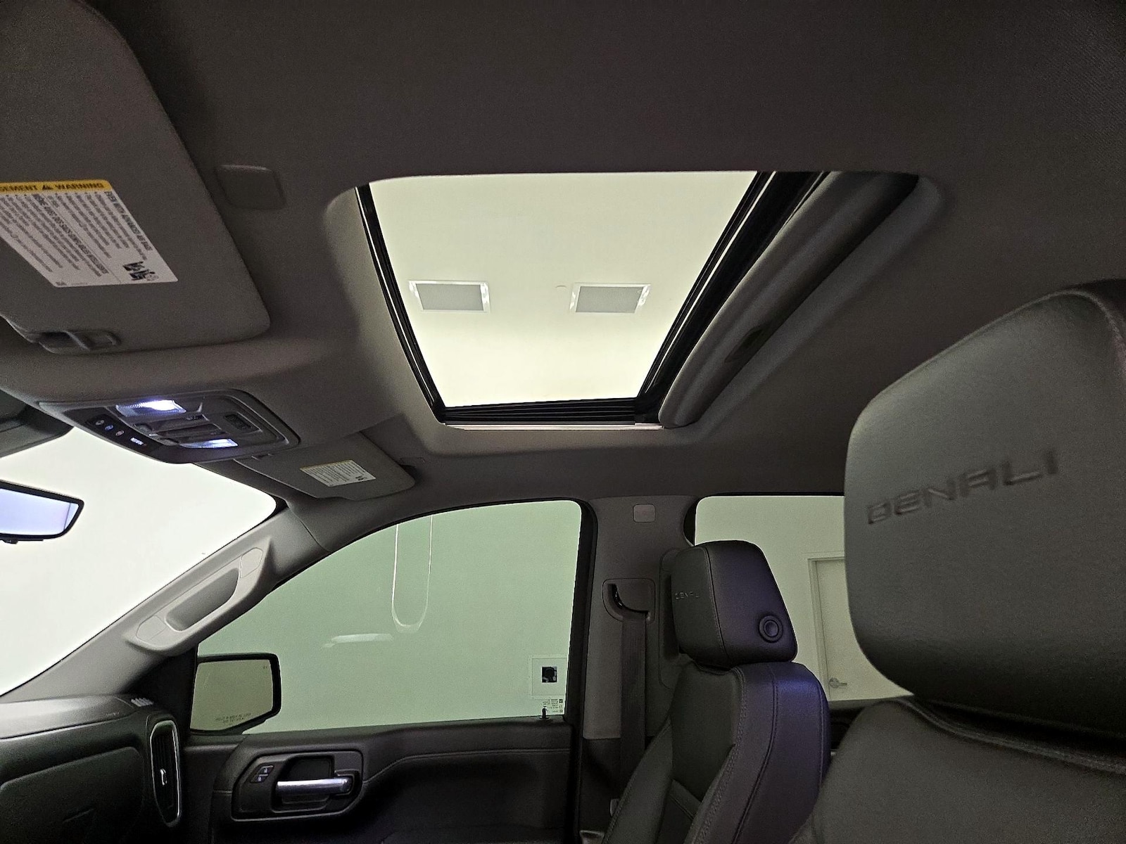 Sunroof(s) & Overhead Airbags