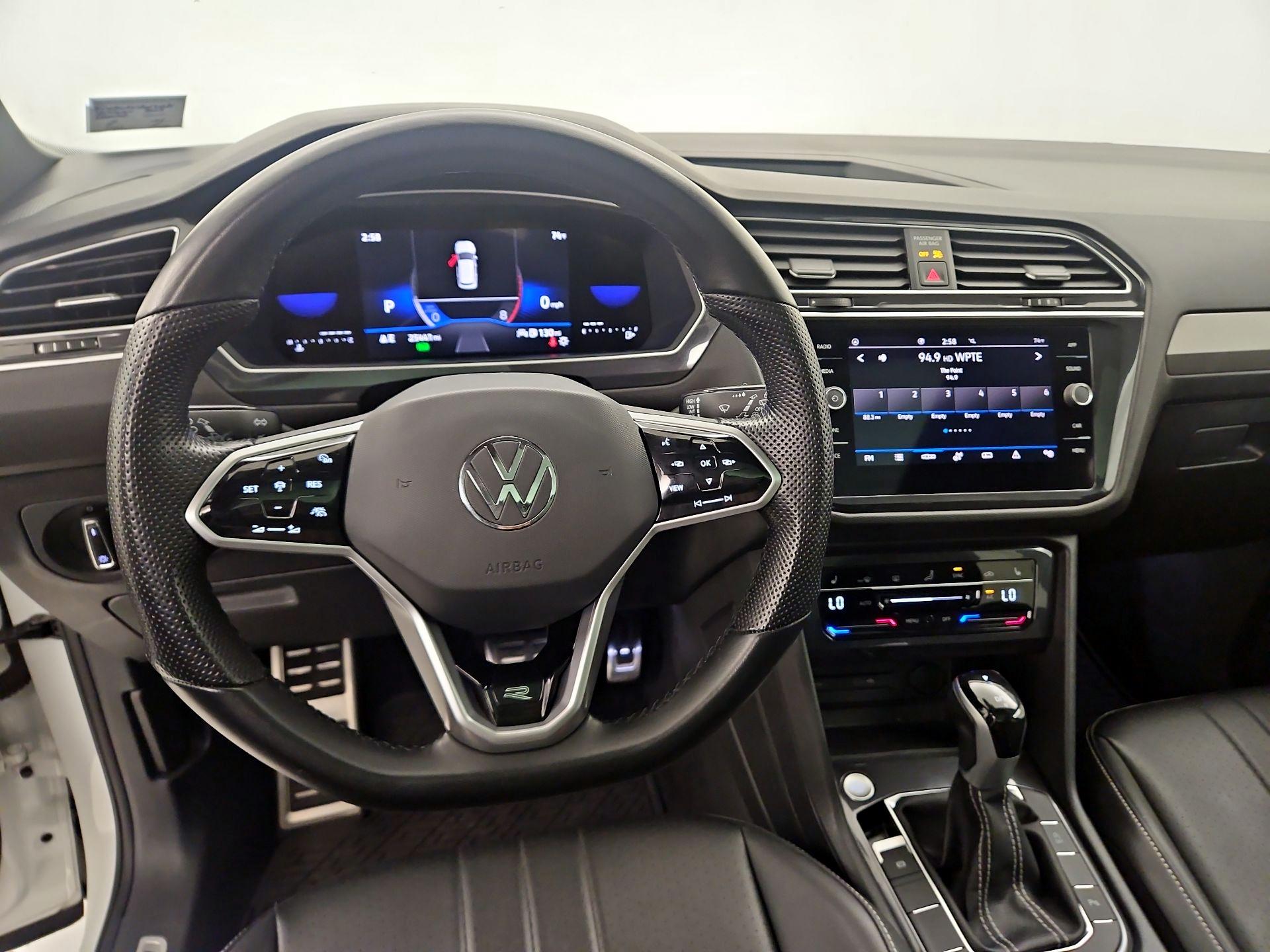 Thumbnail: 2023 Volkswagen Tiguan - 10