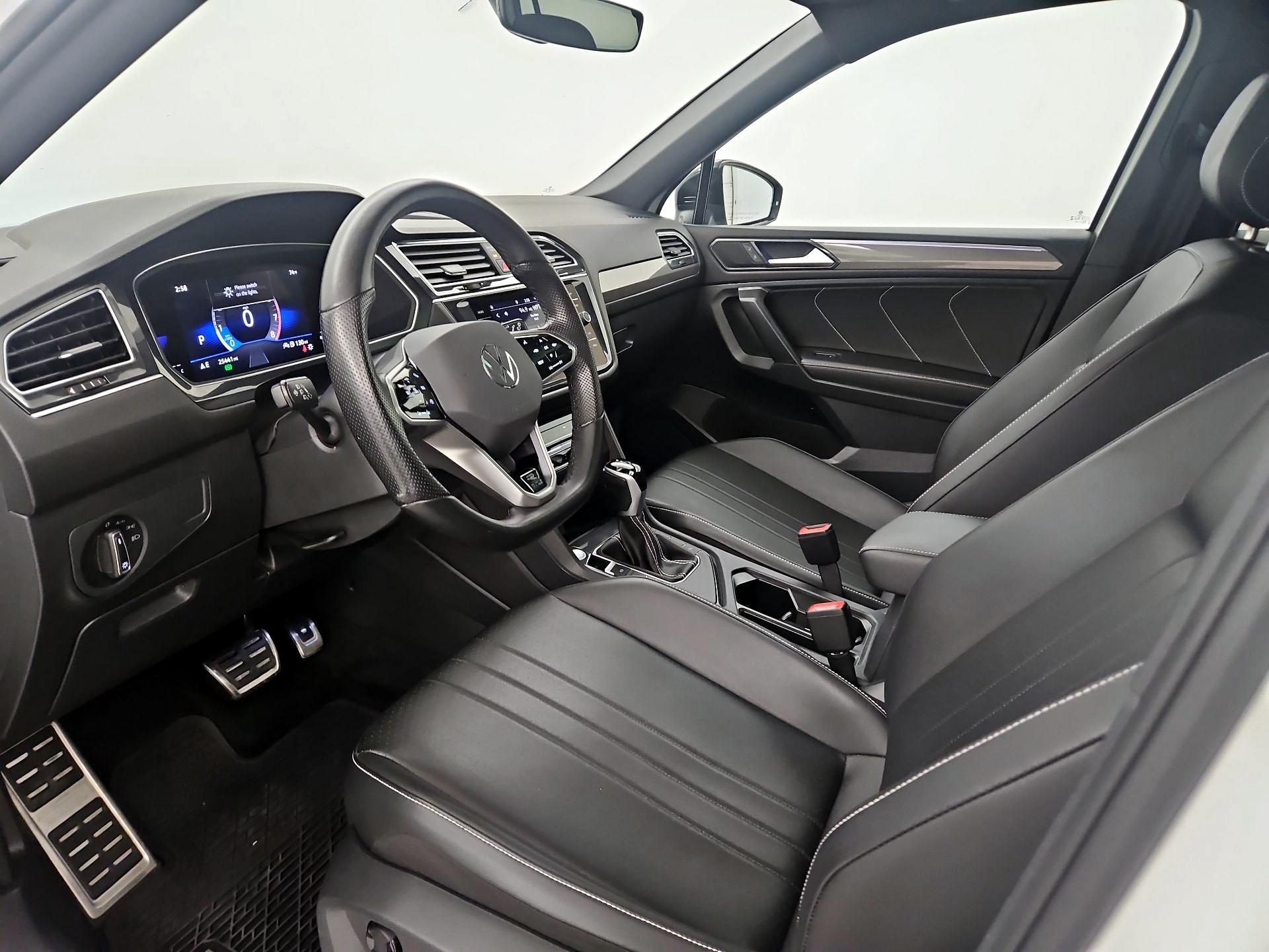 Thumbnail: 2023 Volkswagen Tiguan - 11