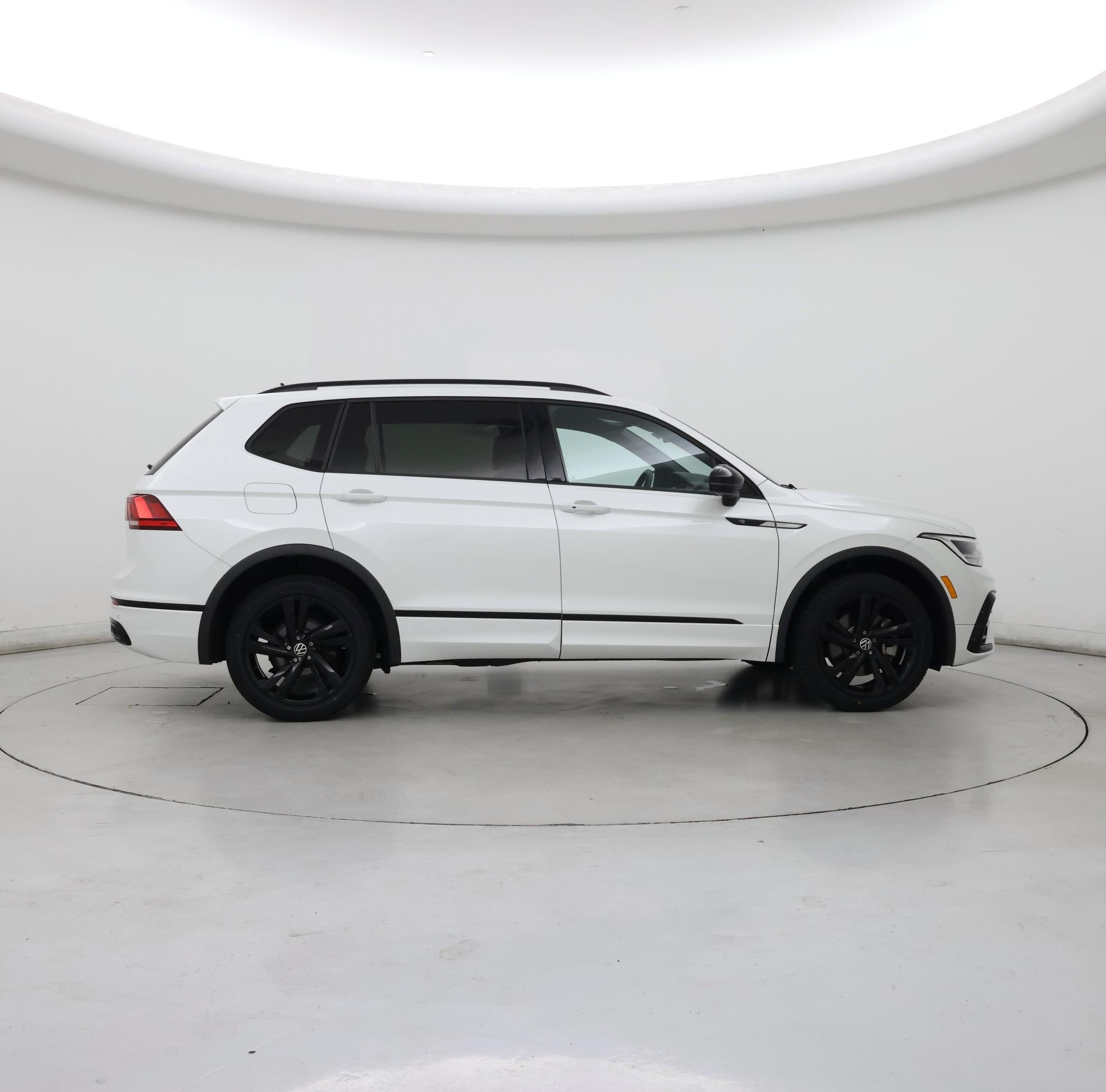 Thumbnail: 2023 Volkswagen Tiguan - 7