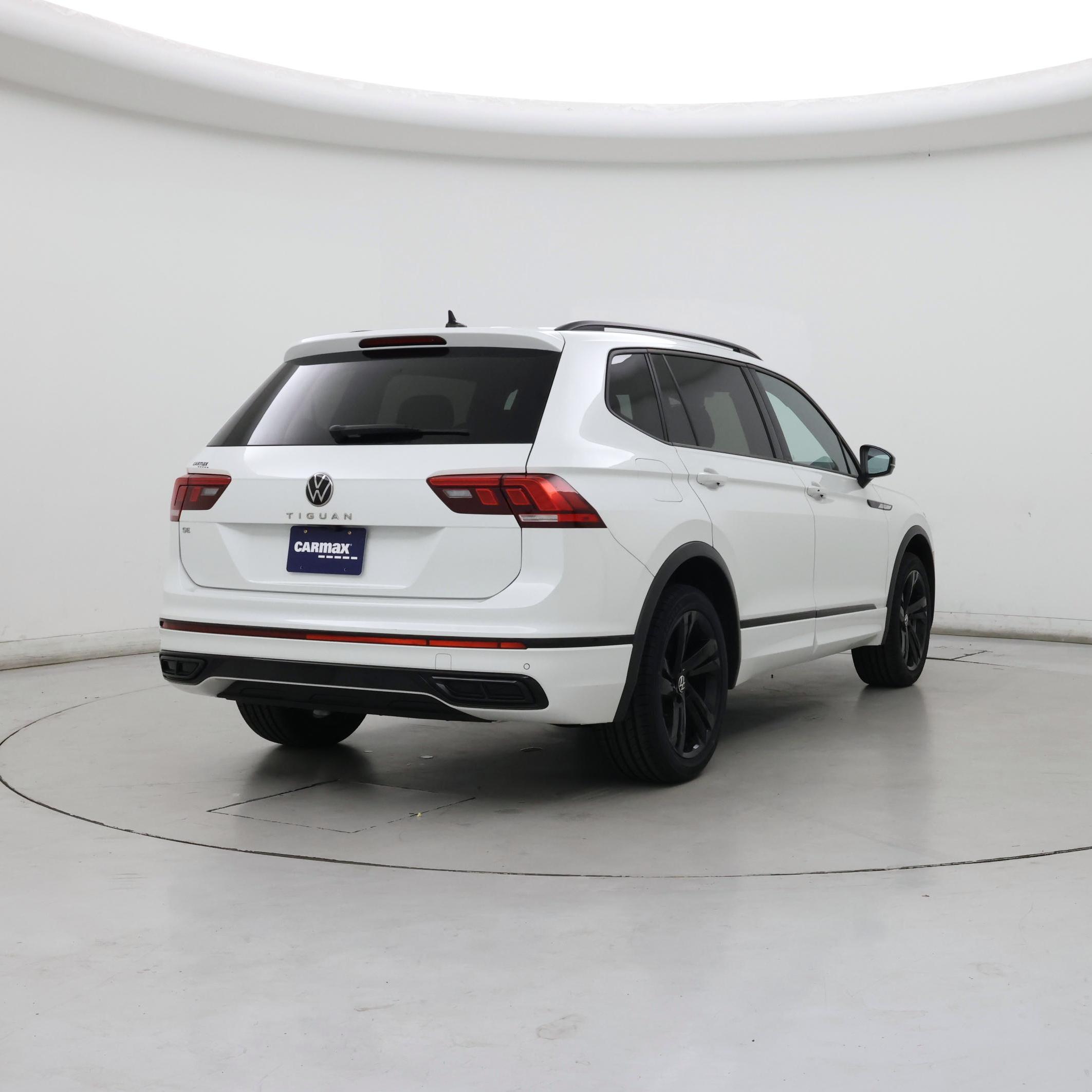 Thumbnail: 2023 Volkswagen Tiguan - 8