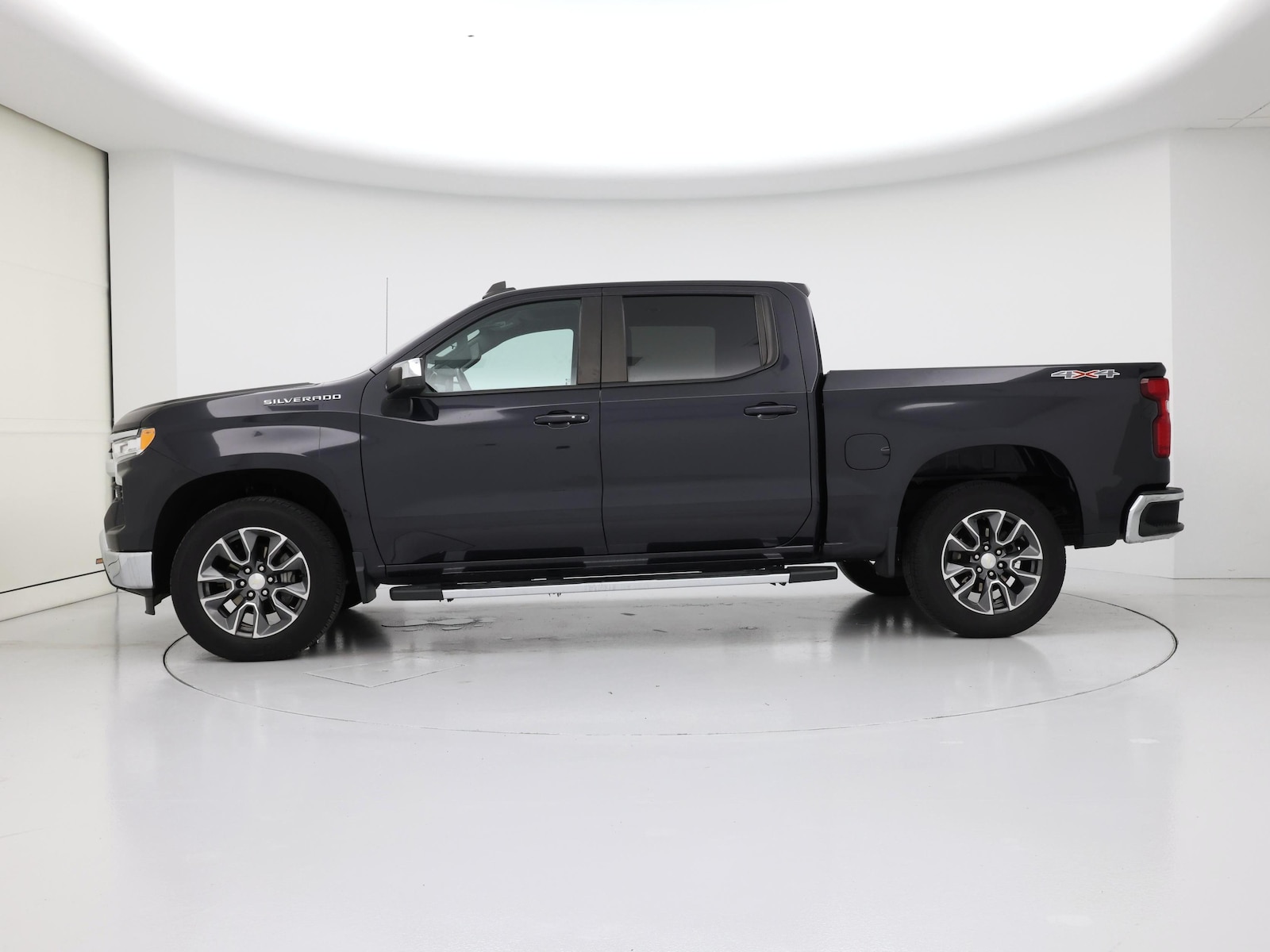 2022 Chevrolet Silverado 1500 LT - Photo 4
