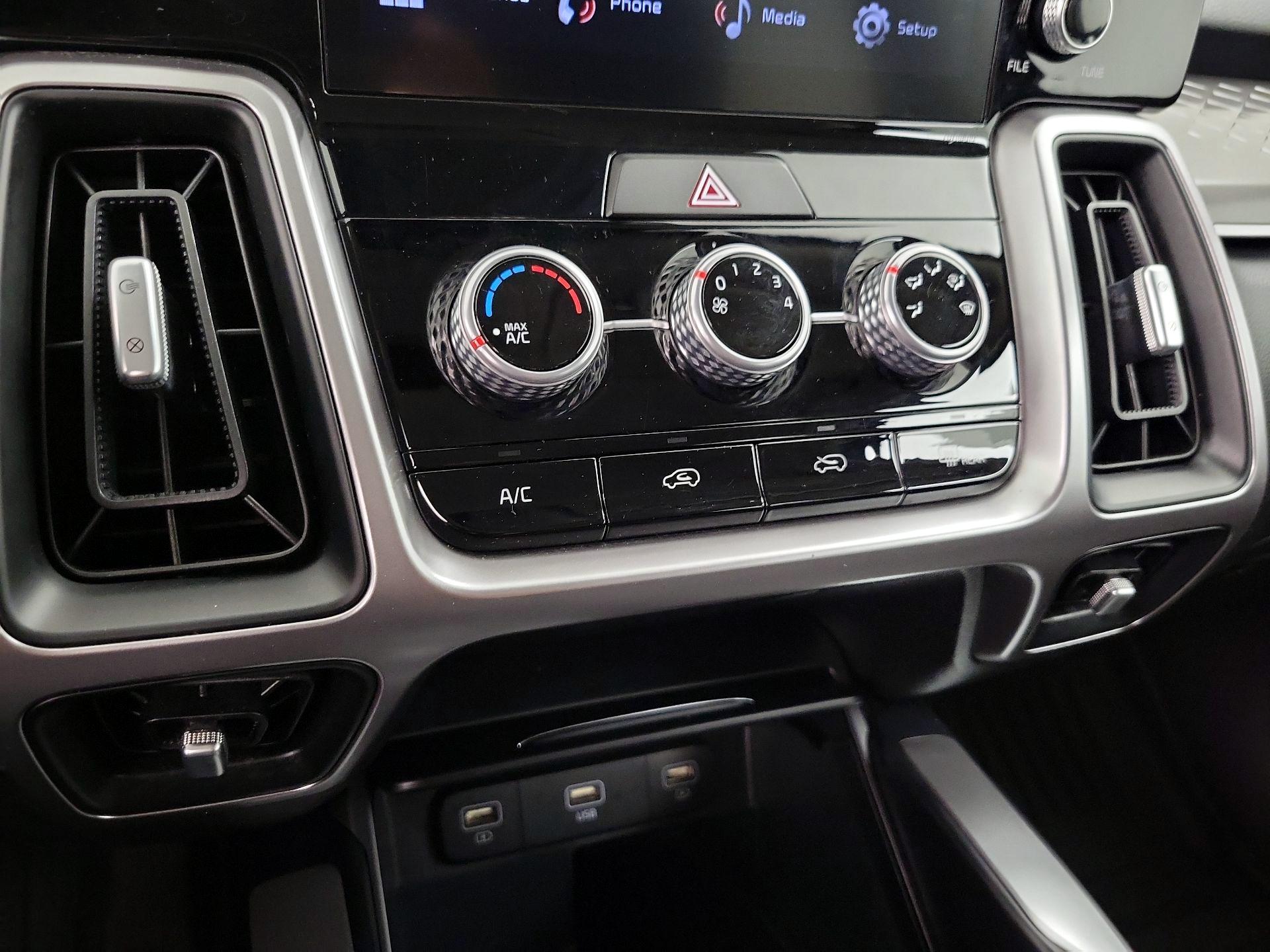 Thumbnail: 2022 Kia Sorento - 16