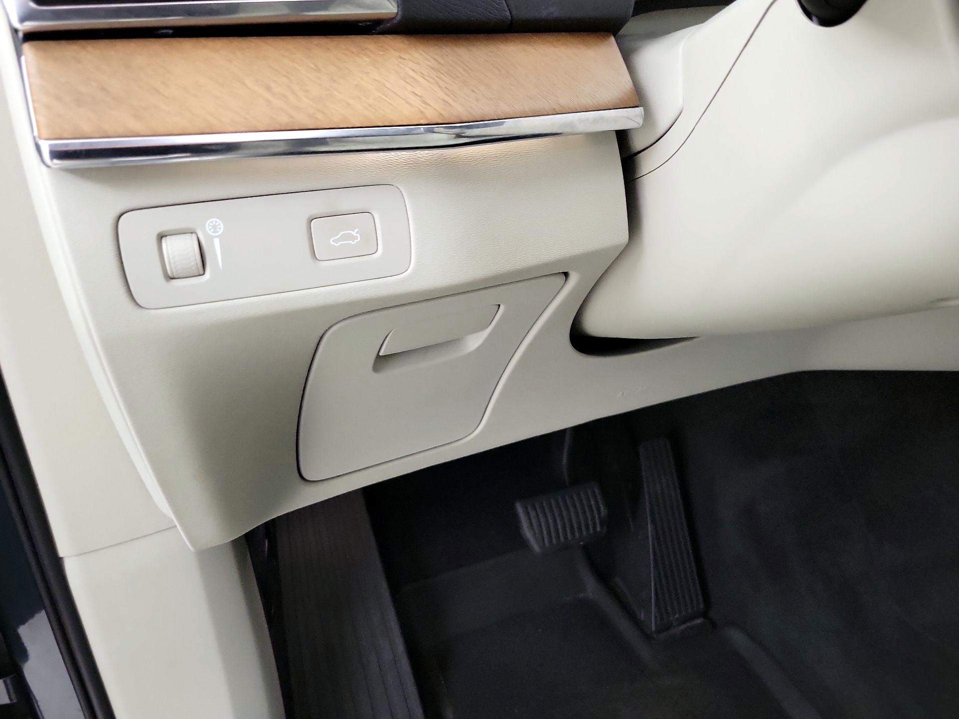 Thumbnail: 2021 Volvo XC90 - 13