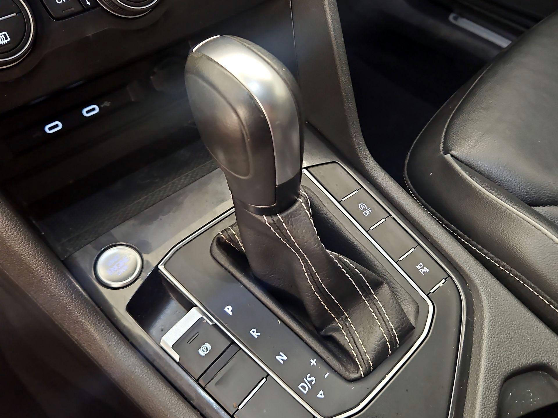 Thumbnail: 2021 Volkswagen Tiguan - 18
