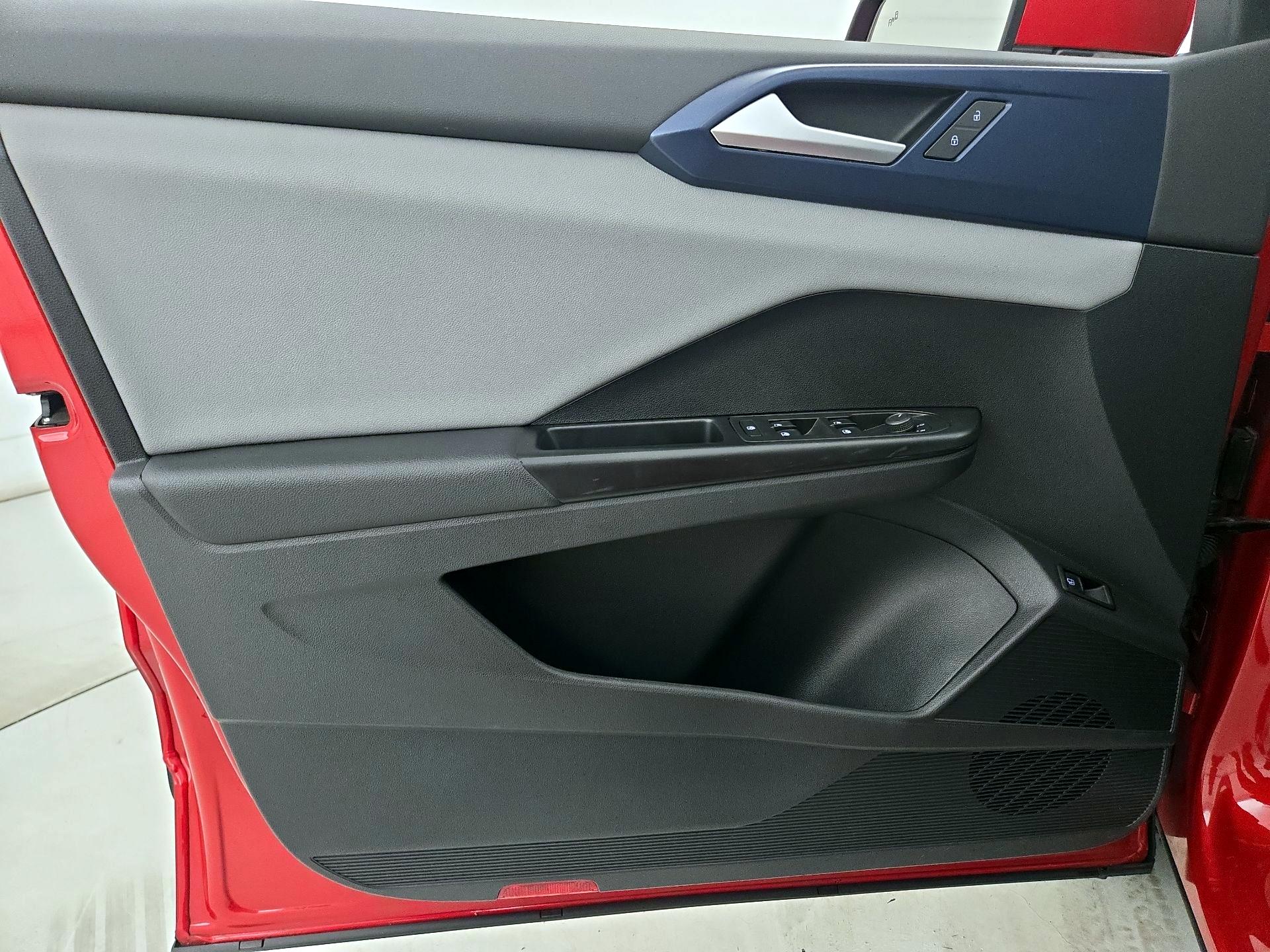 Thumbnail: 2022 Volkswagen Taos - 12