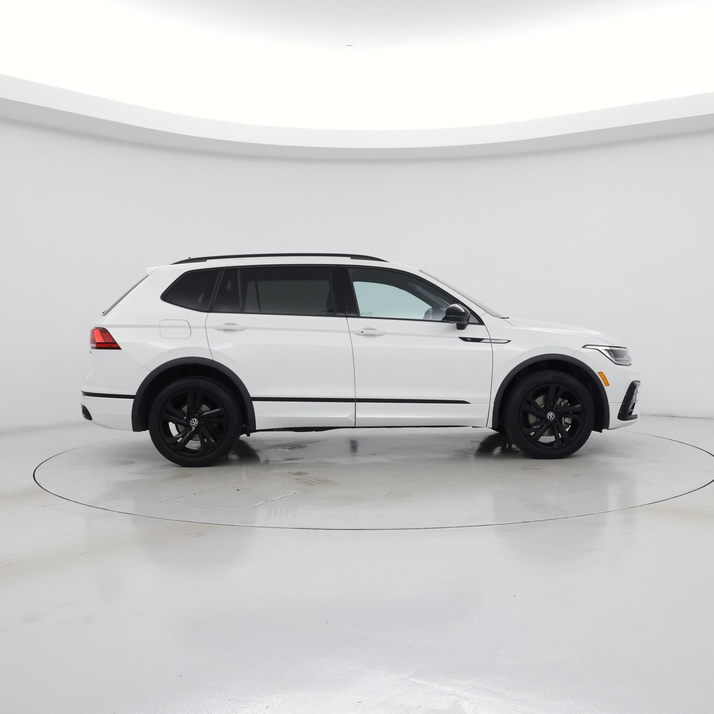 Thumbnail: 2023 Volkswagen Tiguan - 7