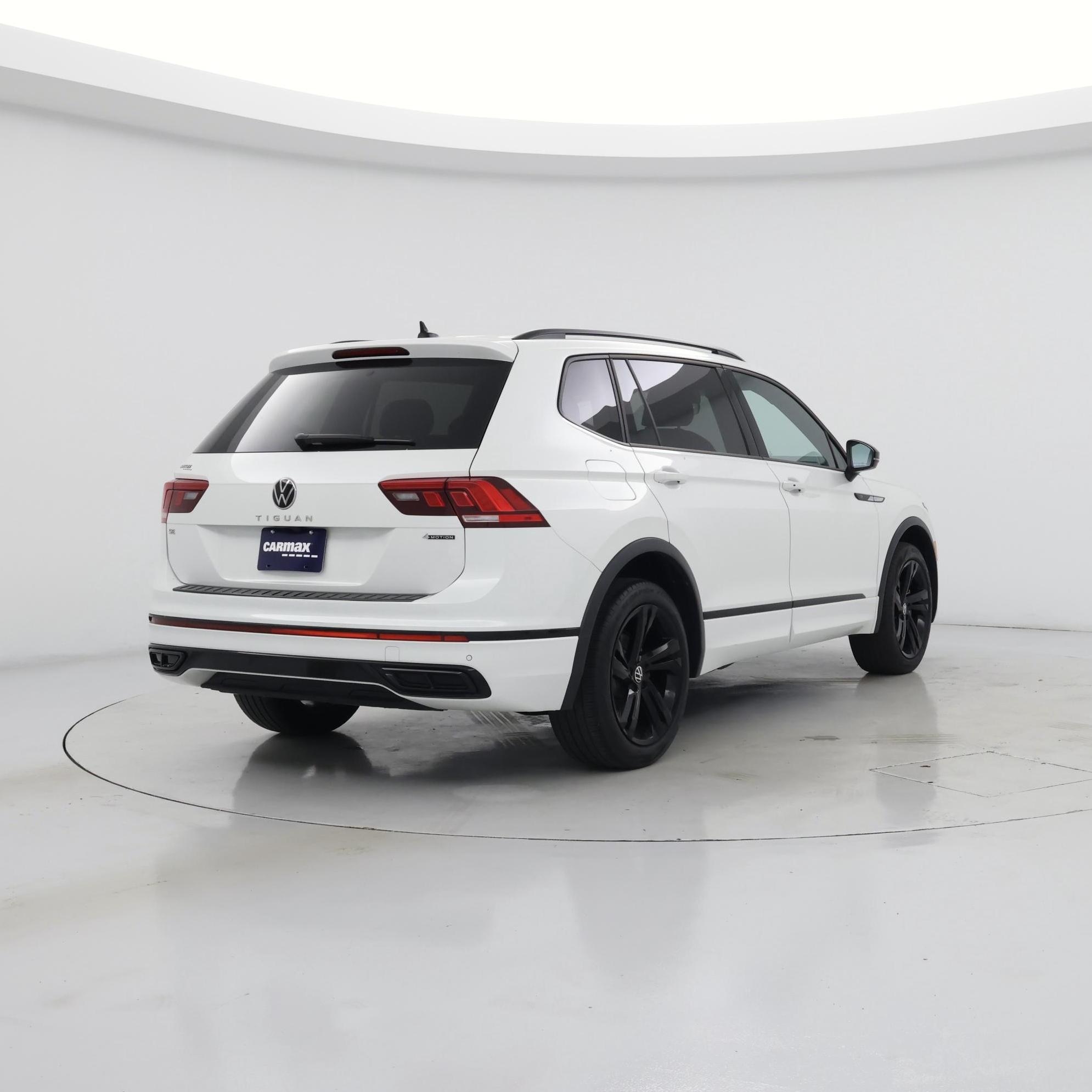 Thumbnail: 2023 Volkswagen Tiguan - 8