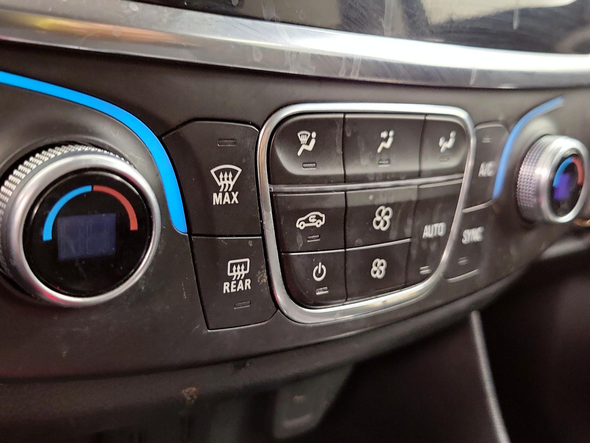 Thumbnail: 2021 Chevrolet Traverse - 16