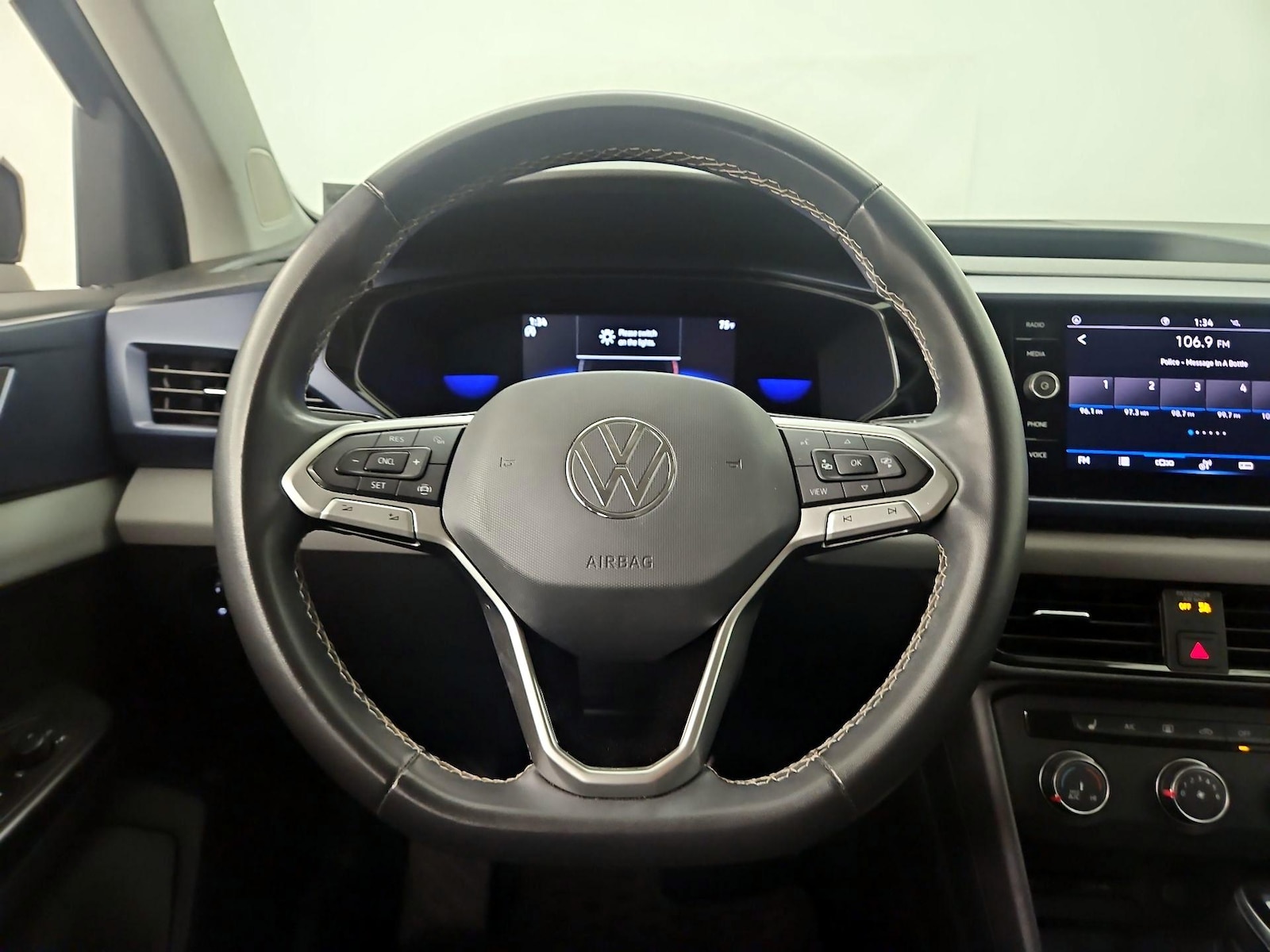 2022 Volkswagen Taos SE - Photo 11