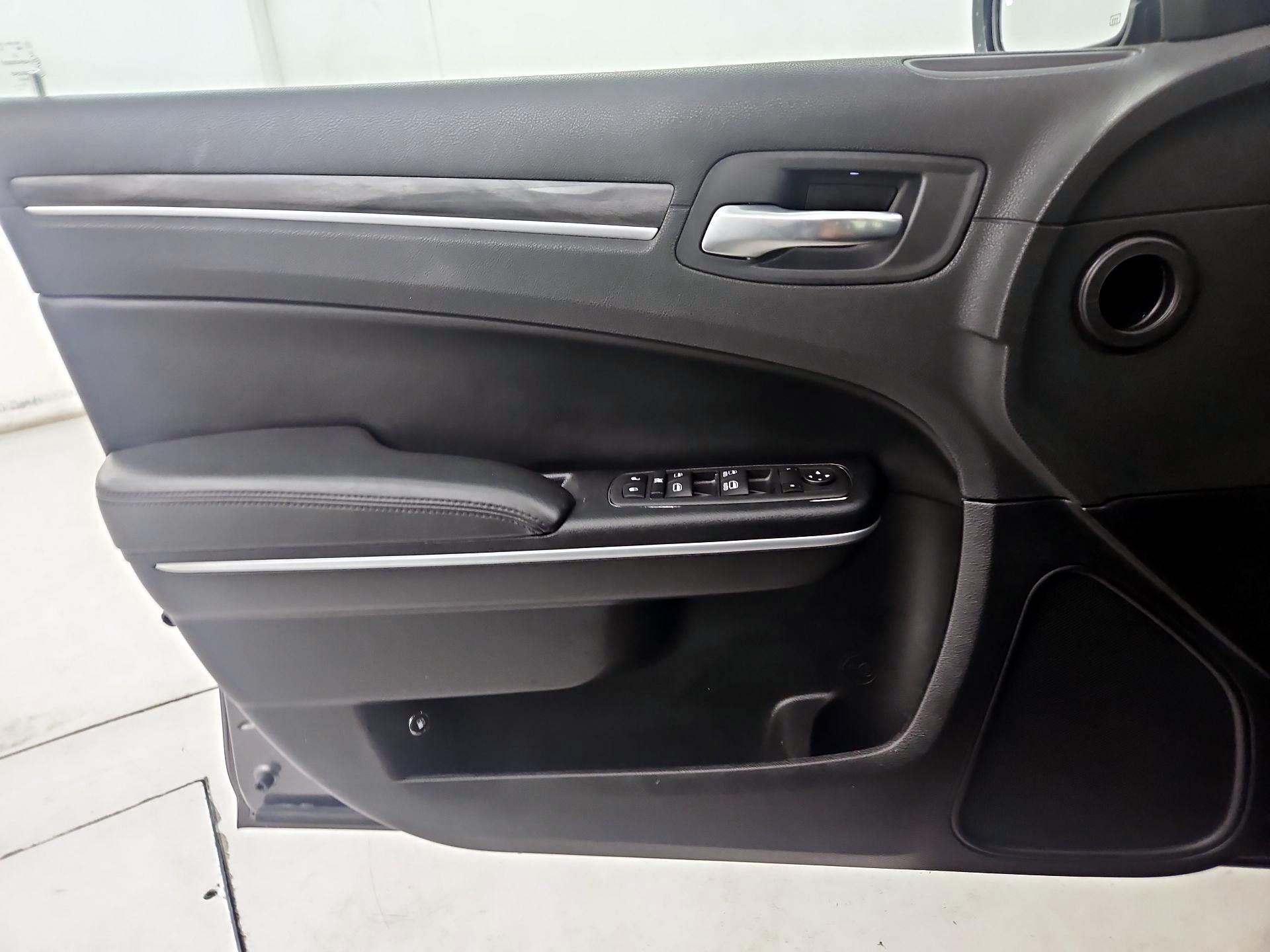 Thumbnail: 2021 Chrysler 300 - 12
