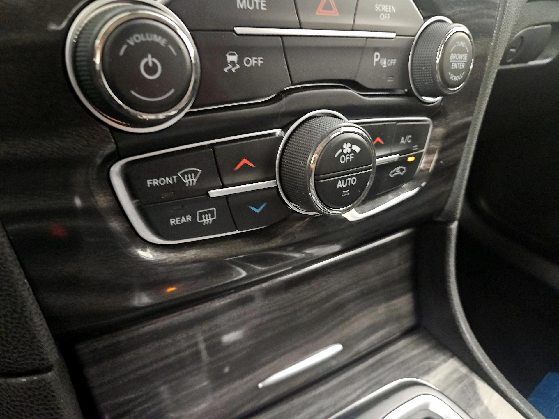 Thumbnail: 2021 Chrysler 300 - 16