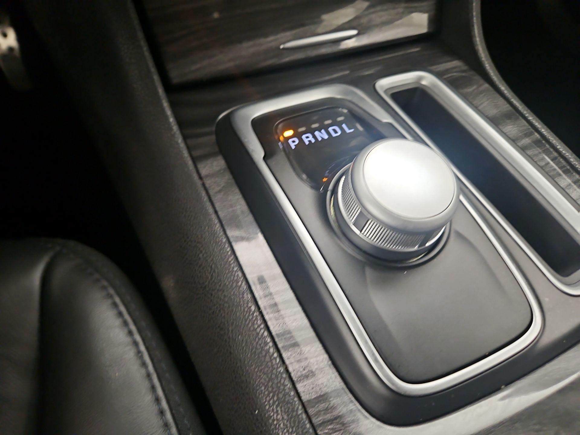 Thumbnail: 2021 Chrysler 300 - 17
