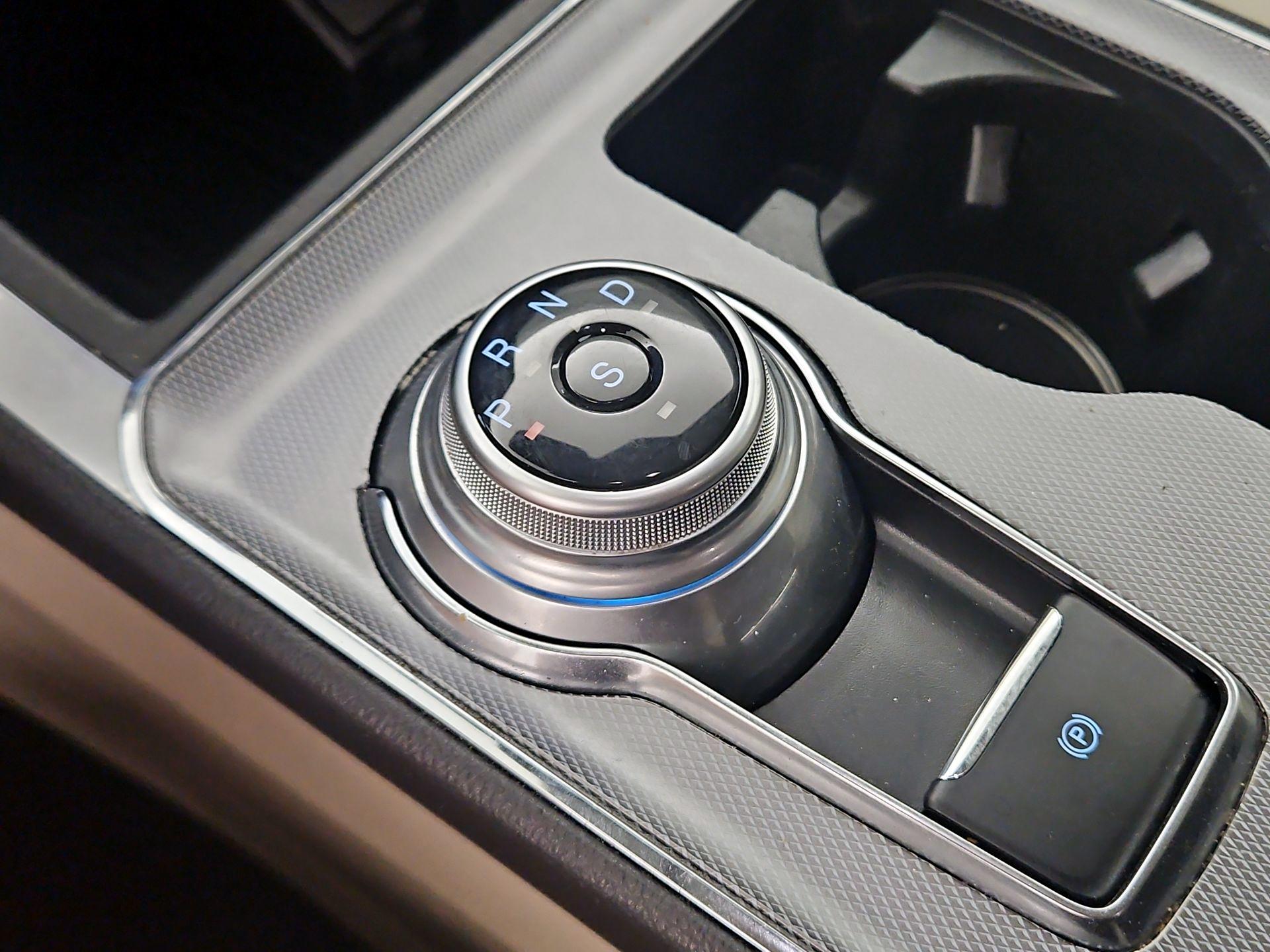 Thumbnail: 2021 Ford Edge - 18