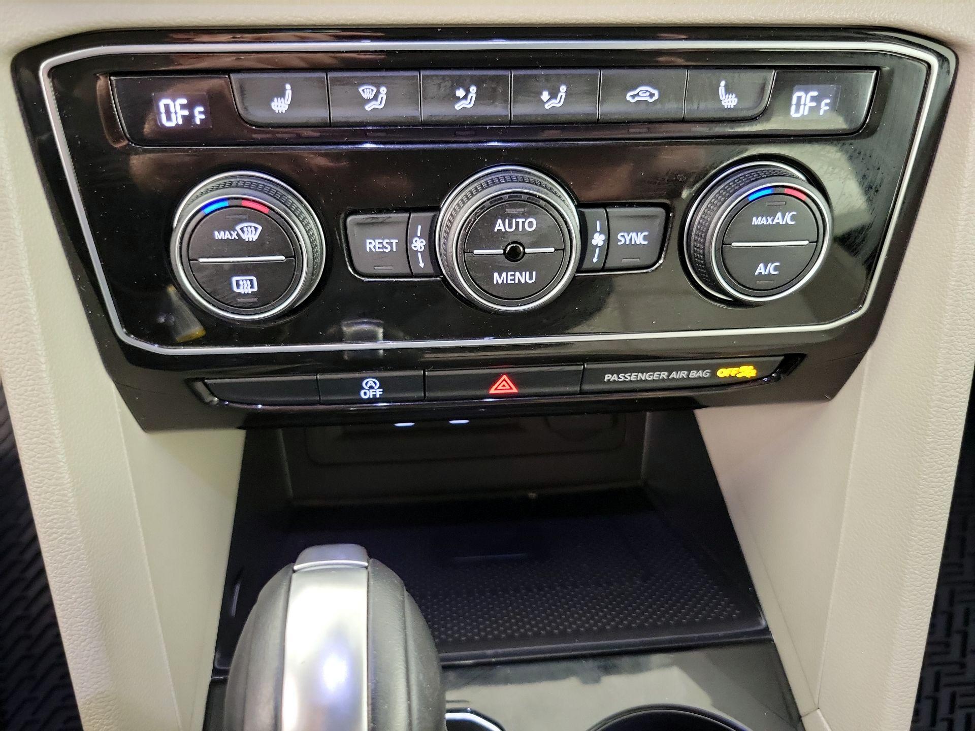 Thumbnail: 2023 Volkswagen Atlas - 16