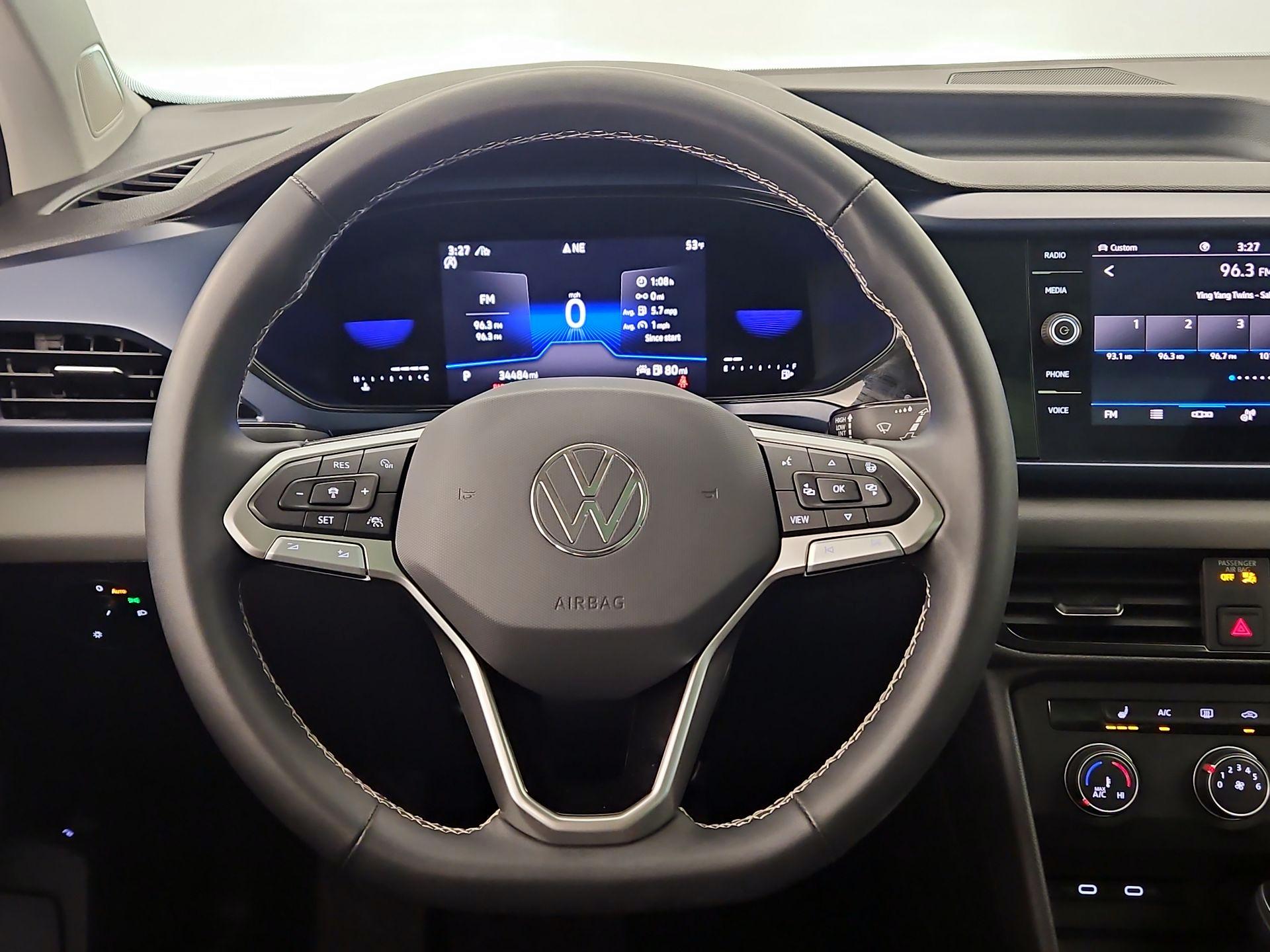Thumbnail: 2022 Volkswagen Taos - 10