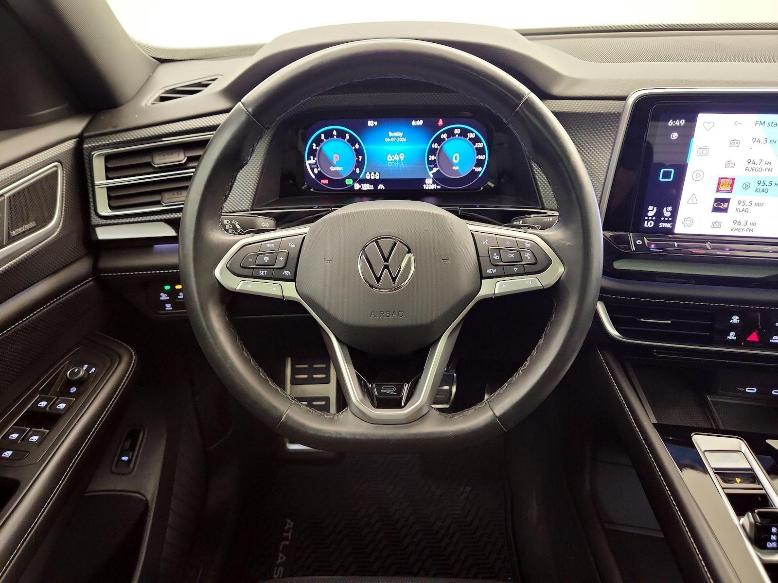 2024 Volkswagen Atlas Cross Sport SEL Premium R-LINE - Photo 11