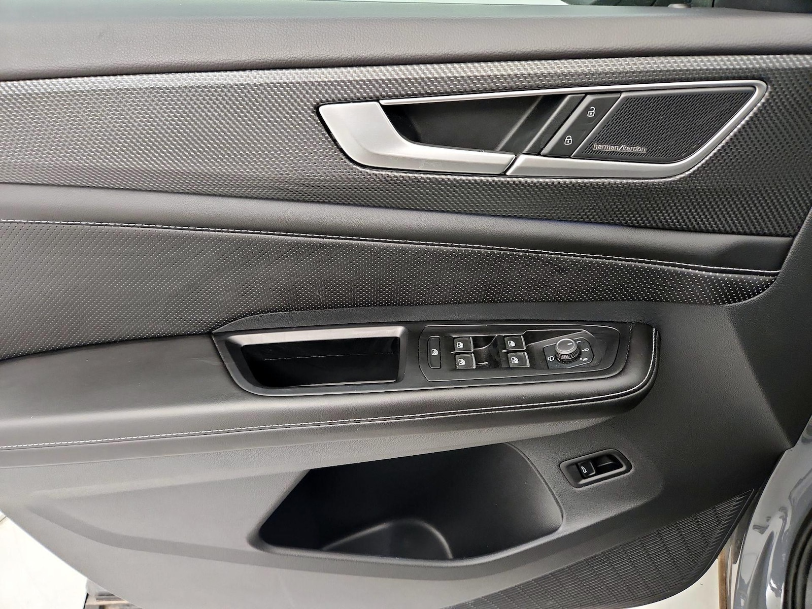 2024 Volkswagen Atlas Cross Sport SEL Premium R-LINE - Photo 13