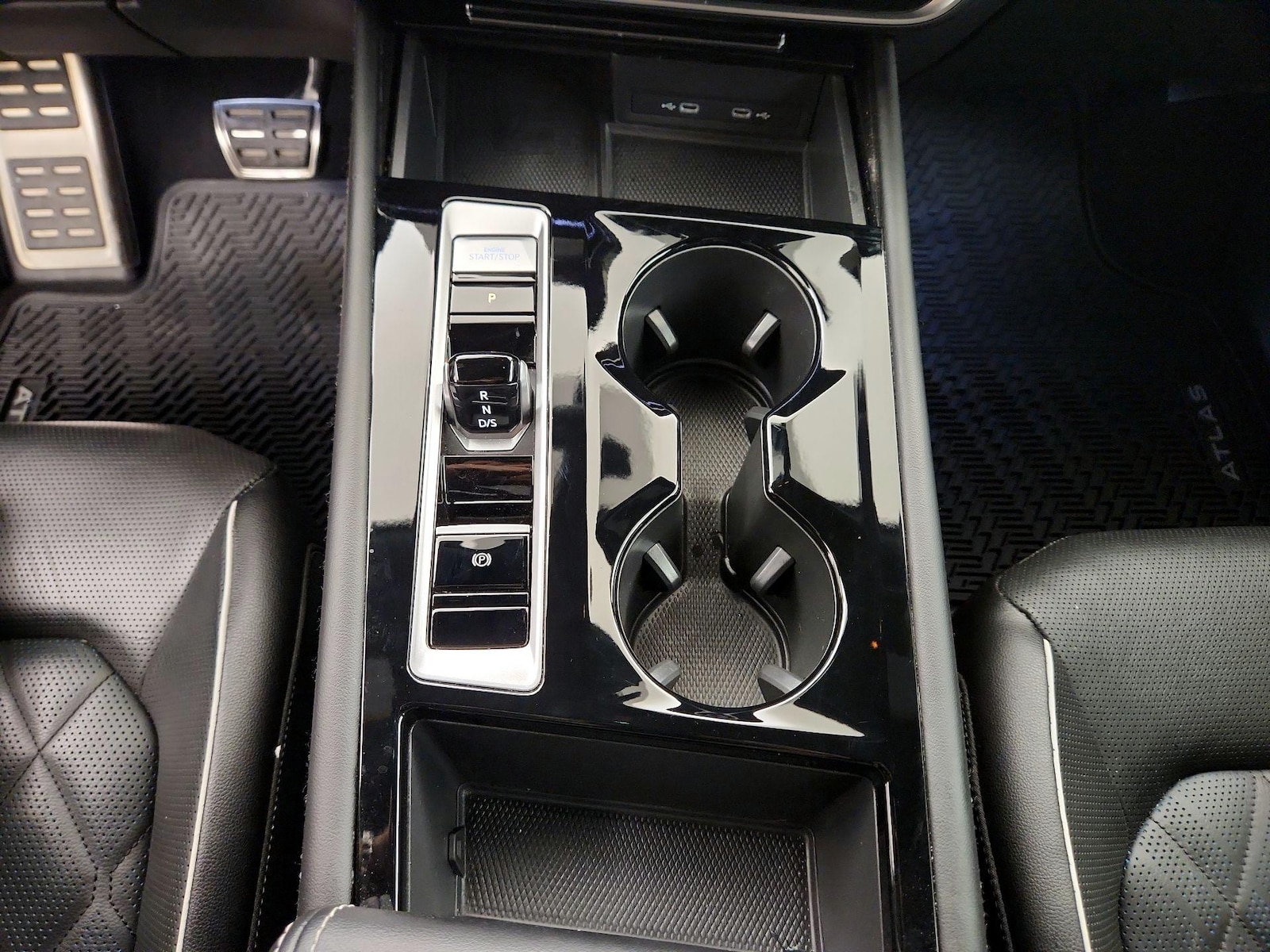 2024 Volkswagen Atlas Cross Sport SEL Premium R-LINE - Photo 17