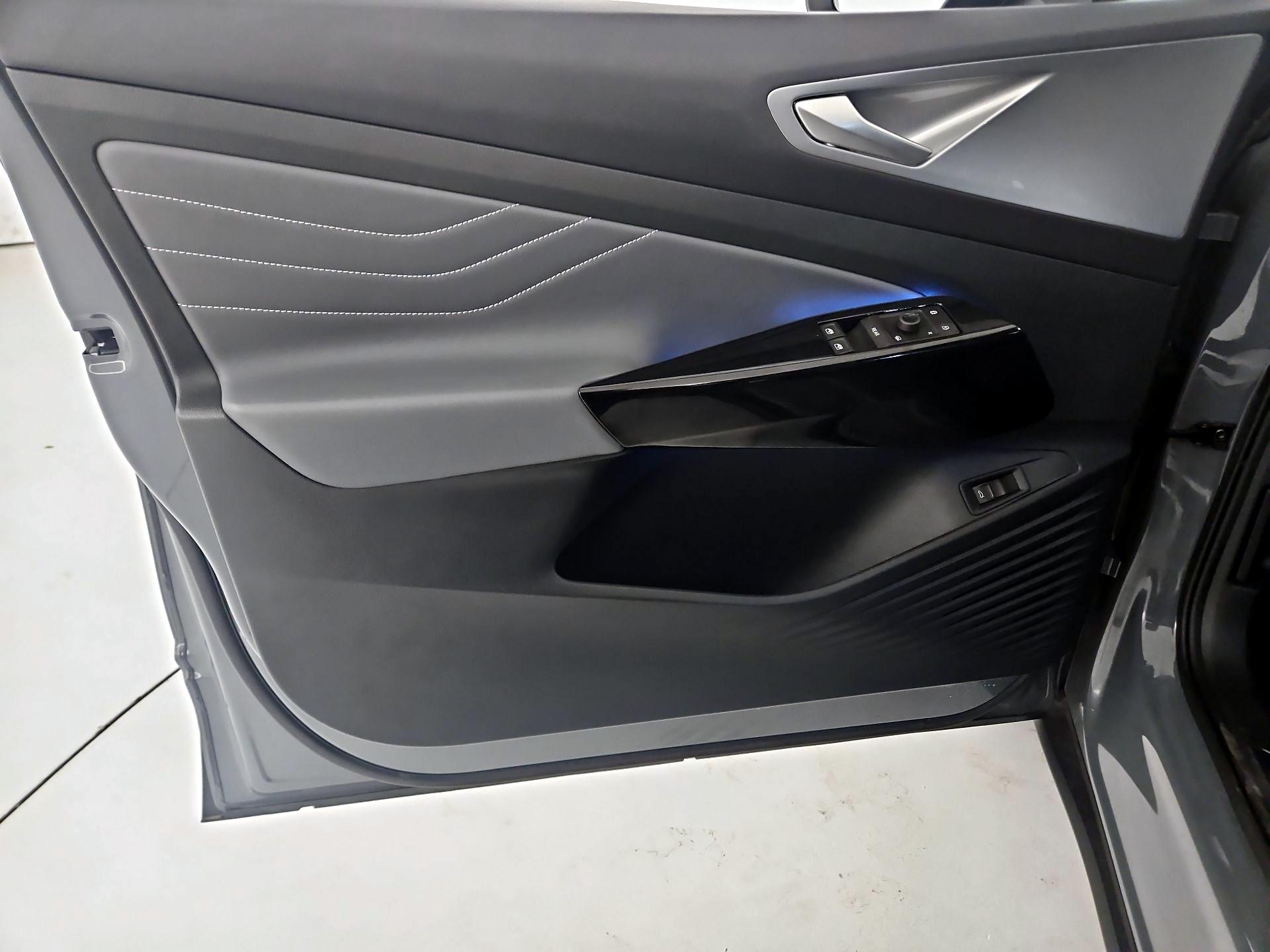 Thumbnail: 2023 Volkswagen ID.4 - 12