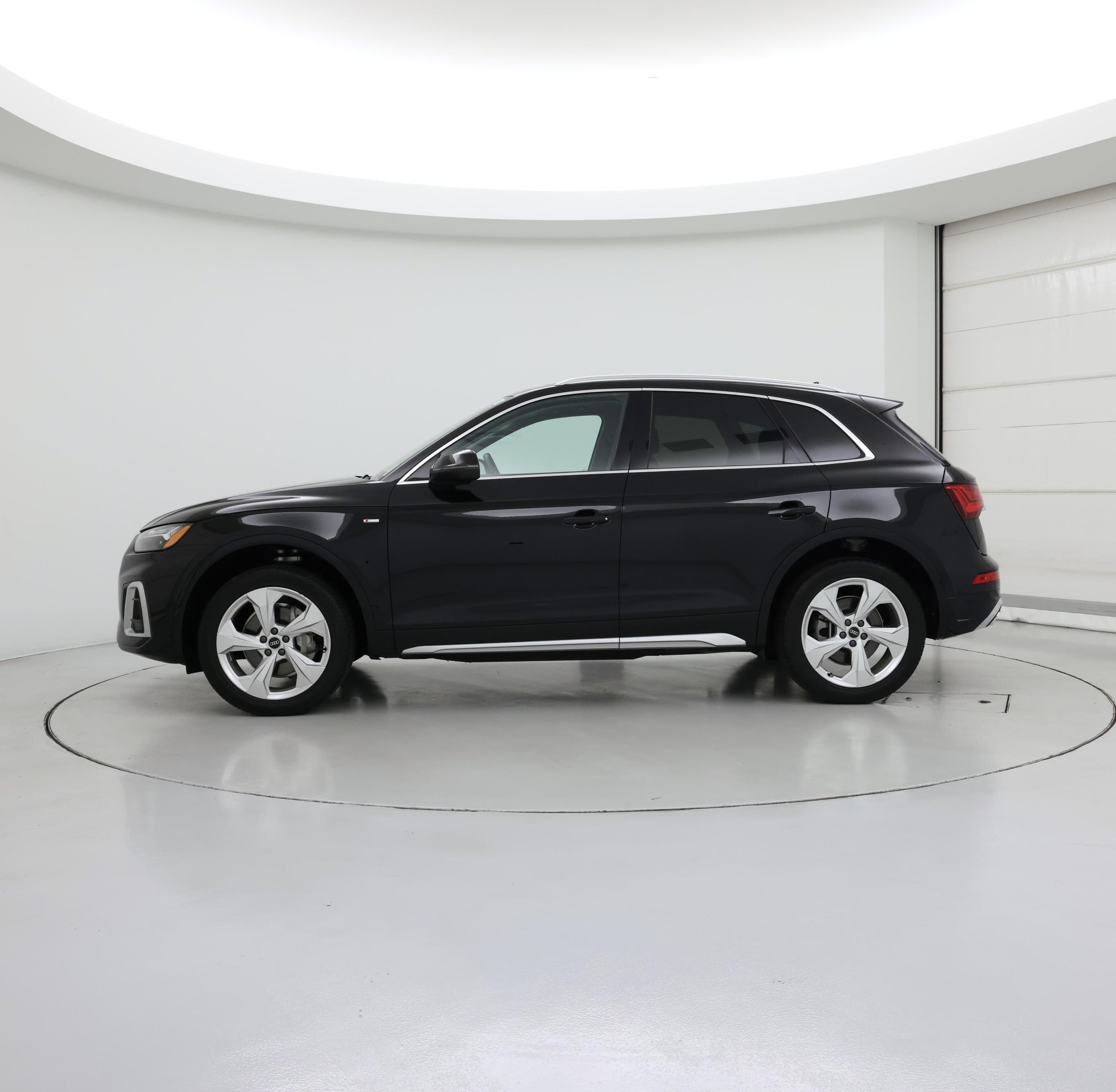 Thumbnail: 2023 Audi Q5 - 3