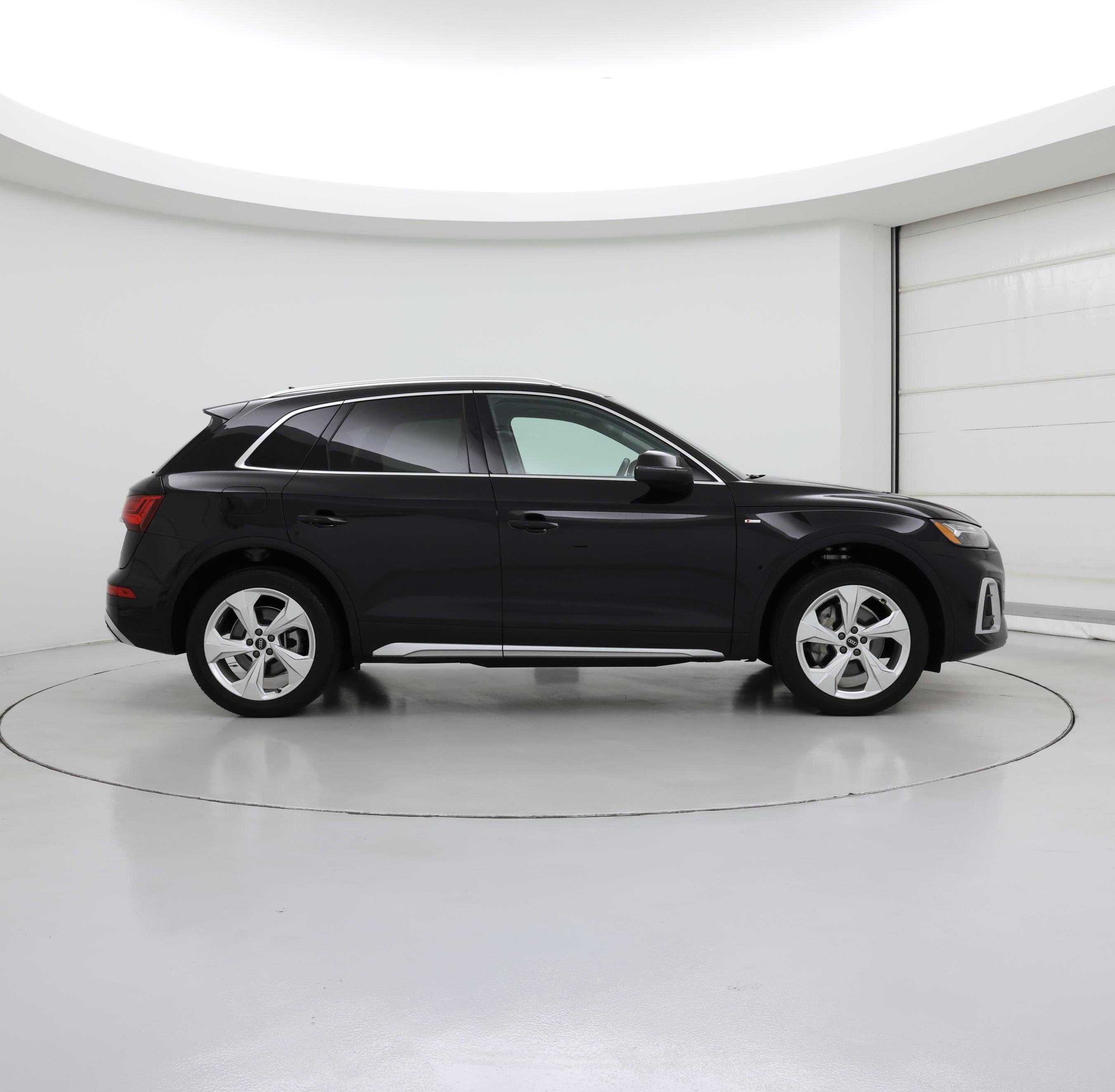 Thumbnail: 2023 Audi Q5 - 7