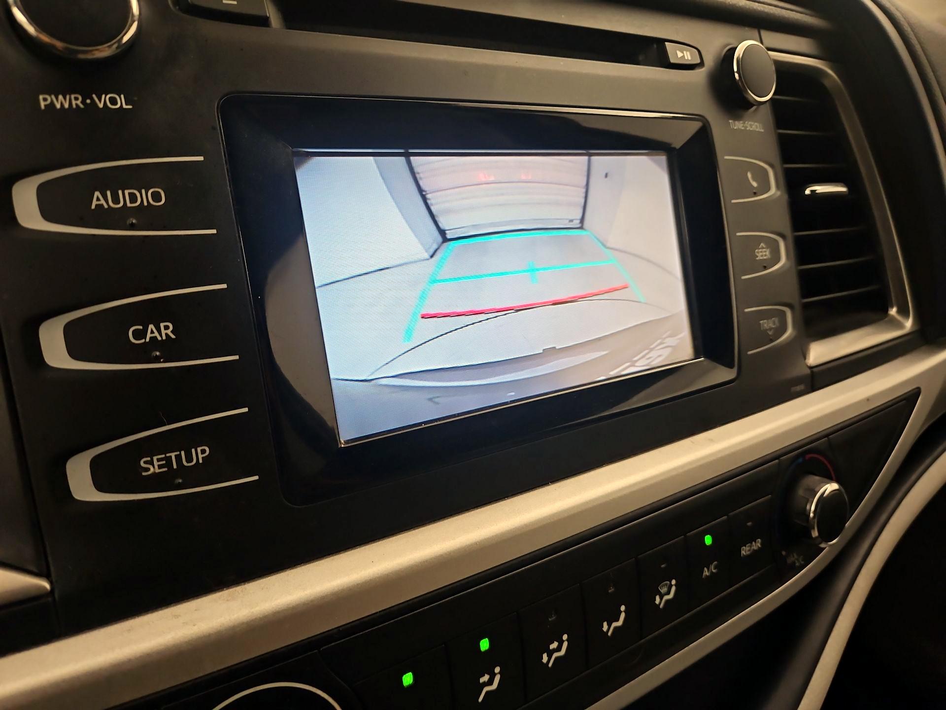 Thumbnail: 2019 Toyota Highlander - 14
