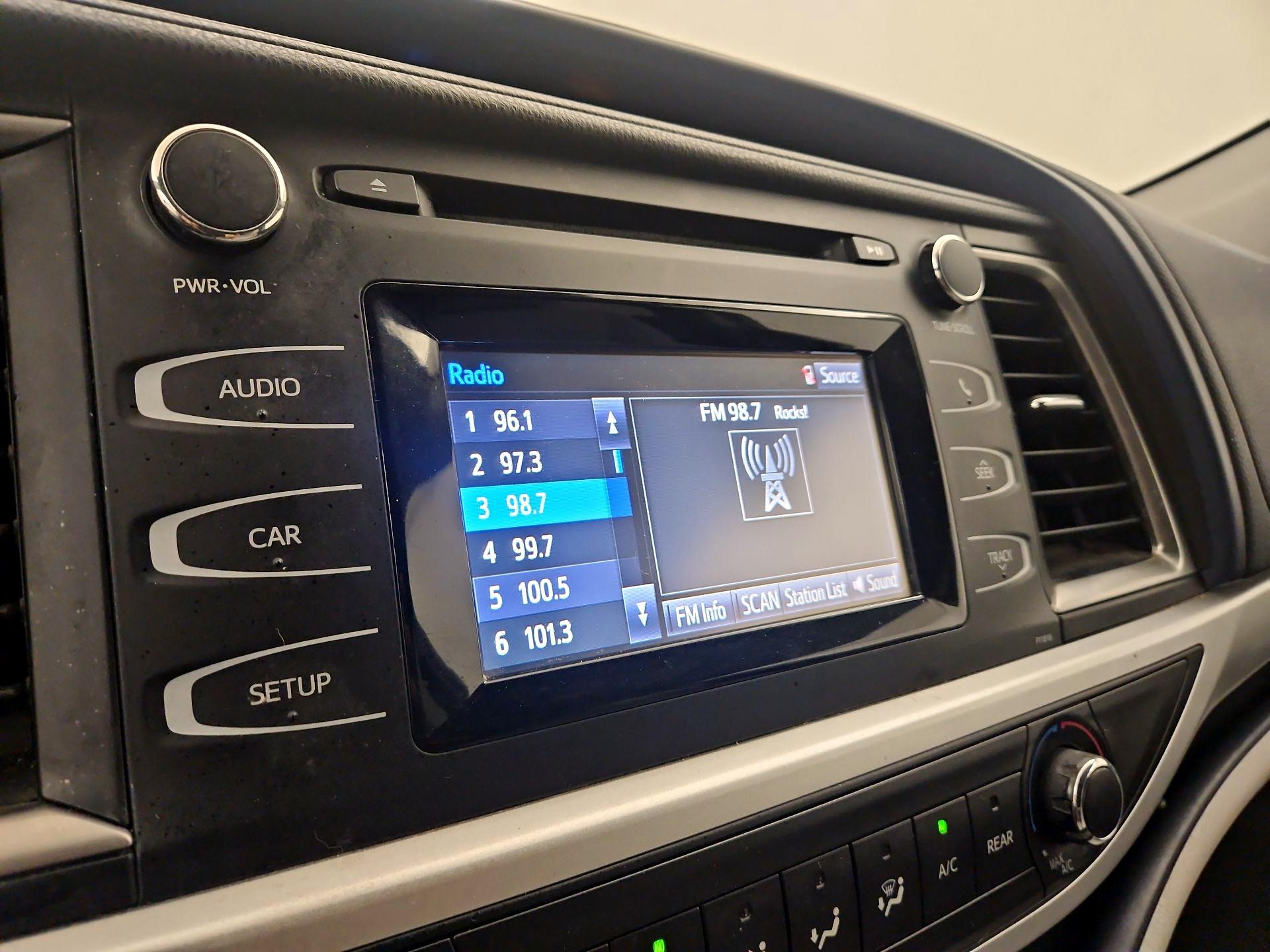 Thumbnail: 2019 Toyota Highlander - 15