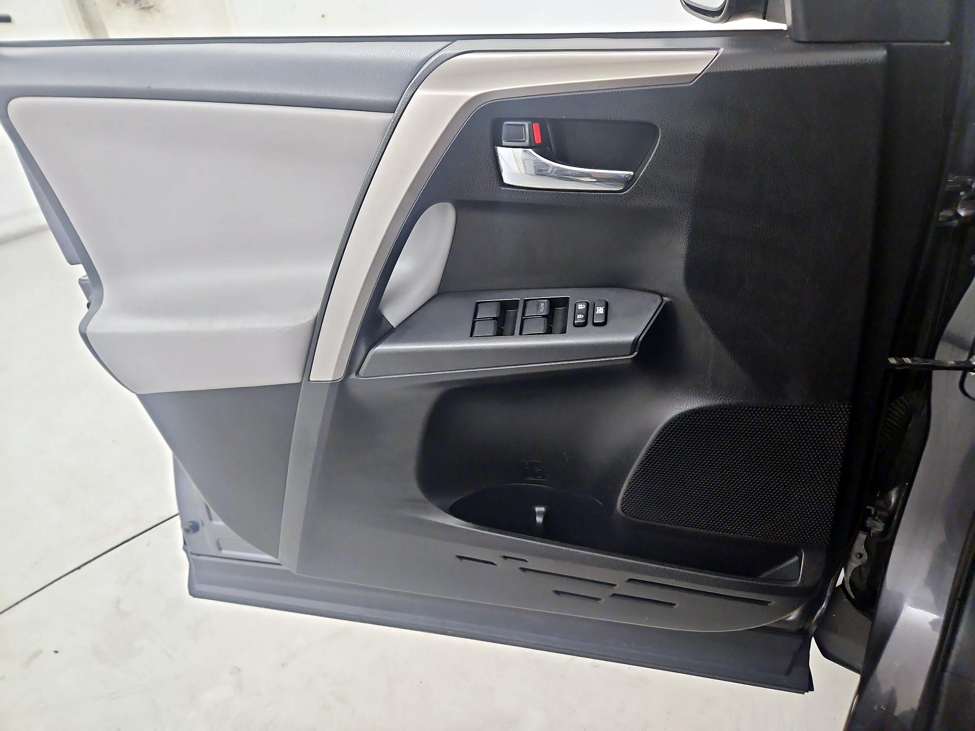 Thumbnail: 2018 Toyota RAV4 - 12